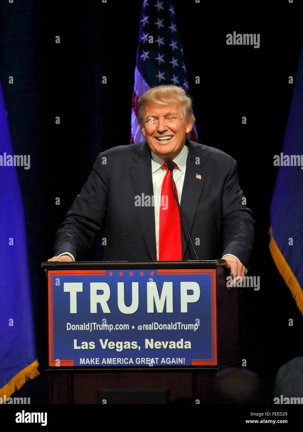 LAS VEGAS NEVADA, 14. Dezember 2015: Republikanische Präsidentschaftskandidat Donald Trump lächelt hinter Podium bei Kampagne Veranstaltung im Westgate Resort & Casino in Las Vegas am Vortag die CNN republikanische Präsidentschafts-Debatte Stockfoto