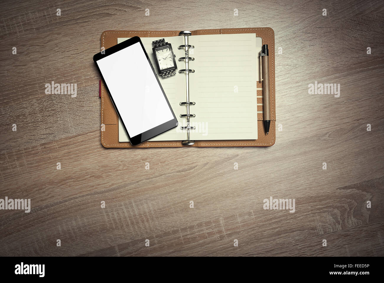 Büro-Stillleben und Smartphone. Stockfoto