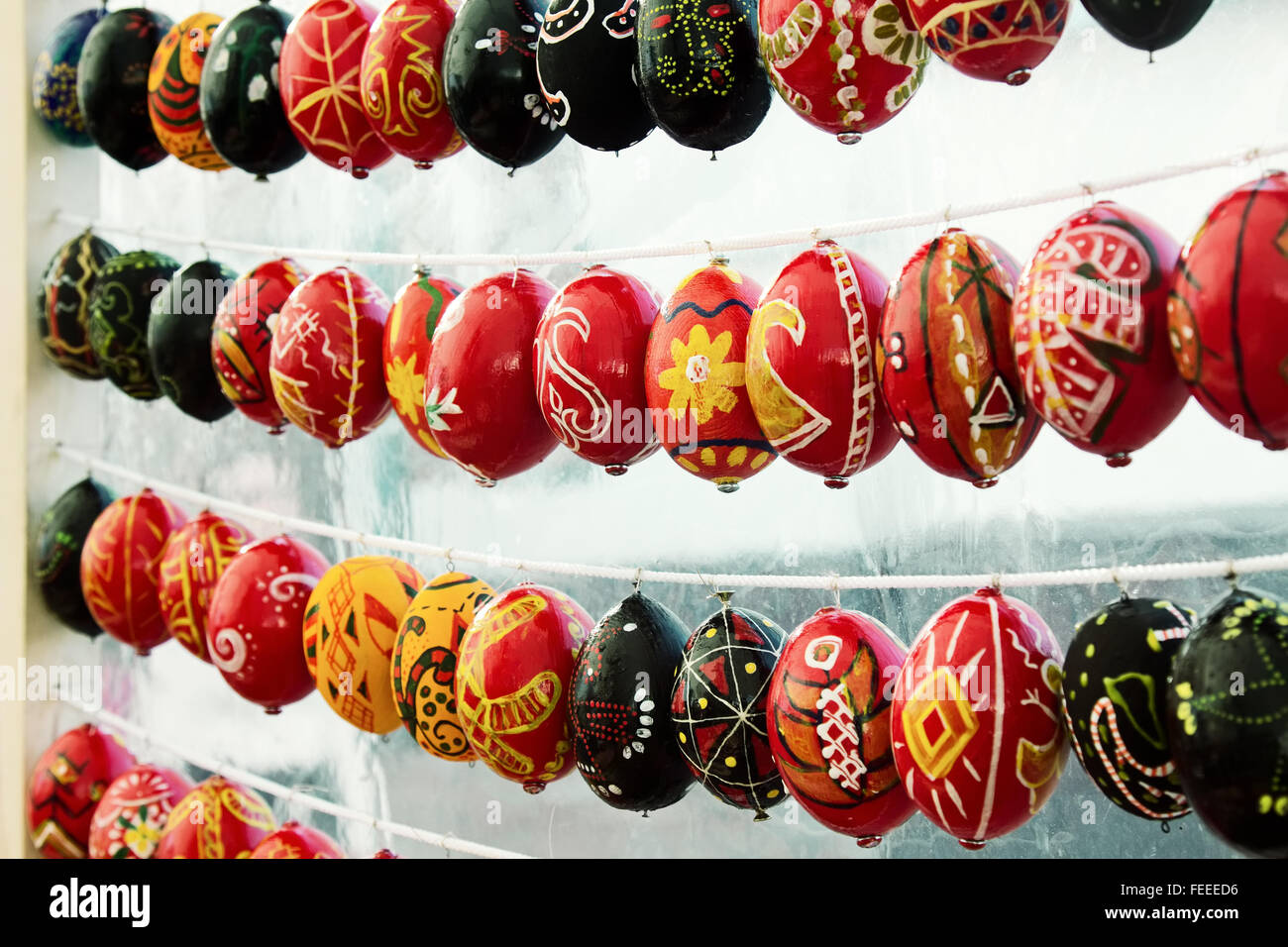 Reihen von Ostereiern aus verschiedenen Regionen, Ukraine Stockfoto