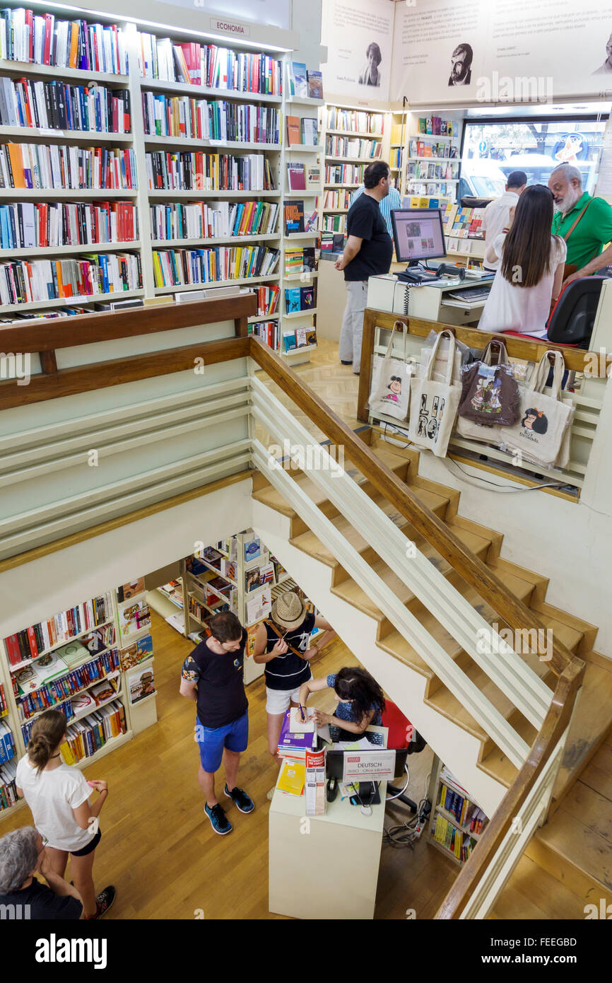 Madrid Spanien,Europa europäisch,spanisch,Chamberi,Calle de Genova,PASAJES Libreria Internacional,Buchhandlung,Buchhändler,Buch,Regal,Mezzanin,Treppe,Inter Stockfoto