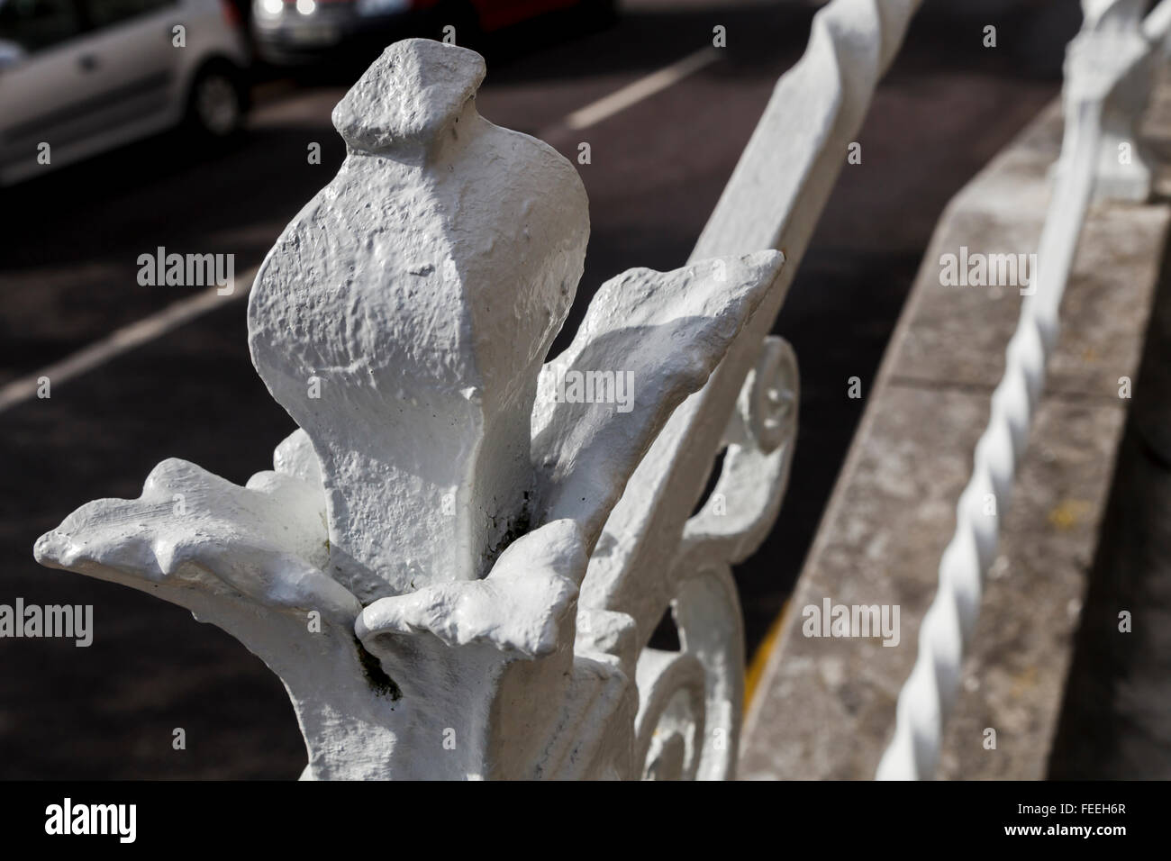 Metallgeländer vor St Coleman Kathedrale, Cobh, Irland Stockfoto