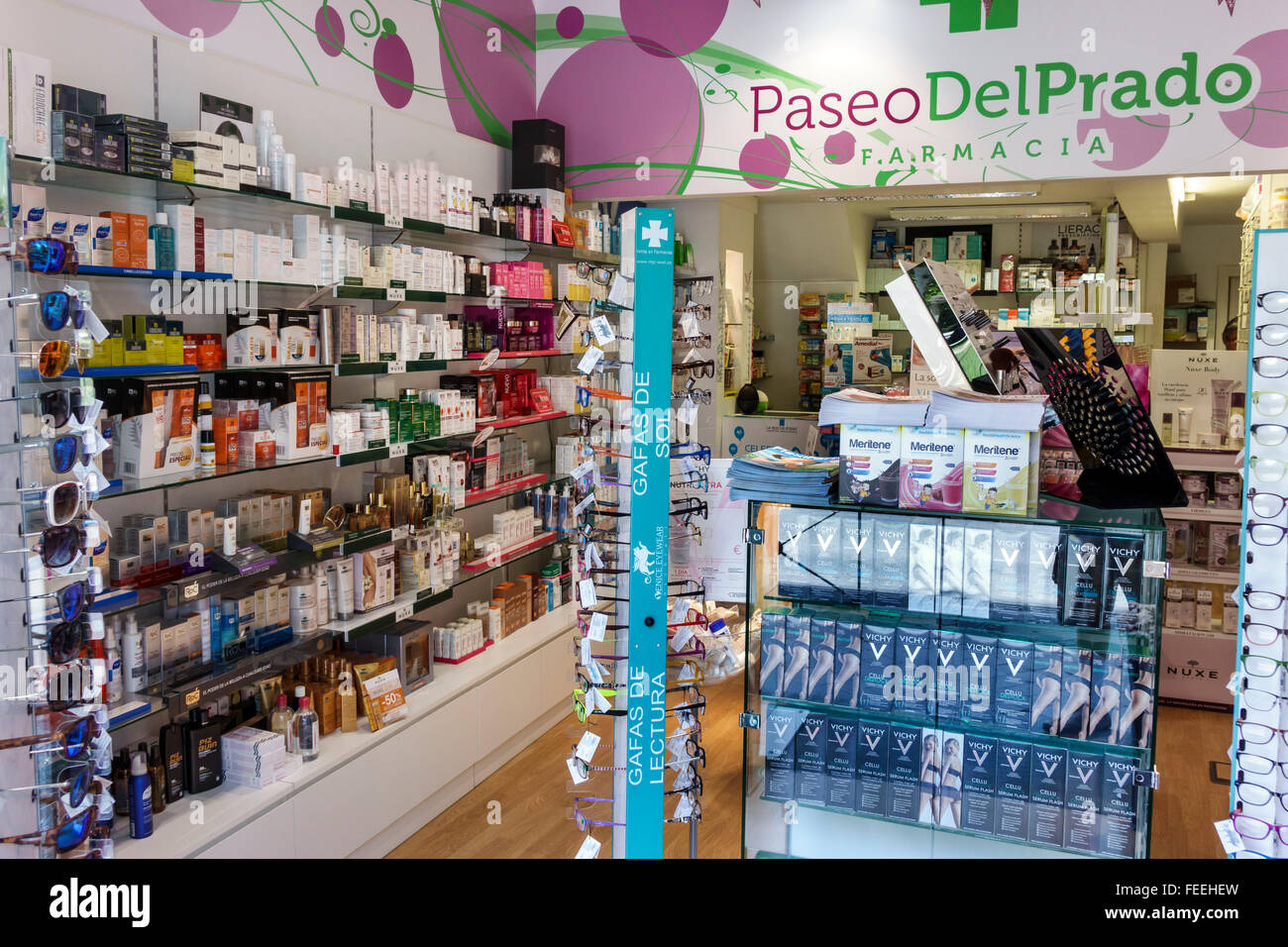 Madrid Spanien, Europa europäisch, spanisch, Centro, Retiro, Paseo del Prado, Farmacia, Apotheke, Drogerie, Verkaufsregal anzeigen, Gesundheit, Beauty-Produkt, Inneneinrichtung Stockfoto