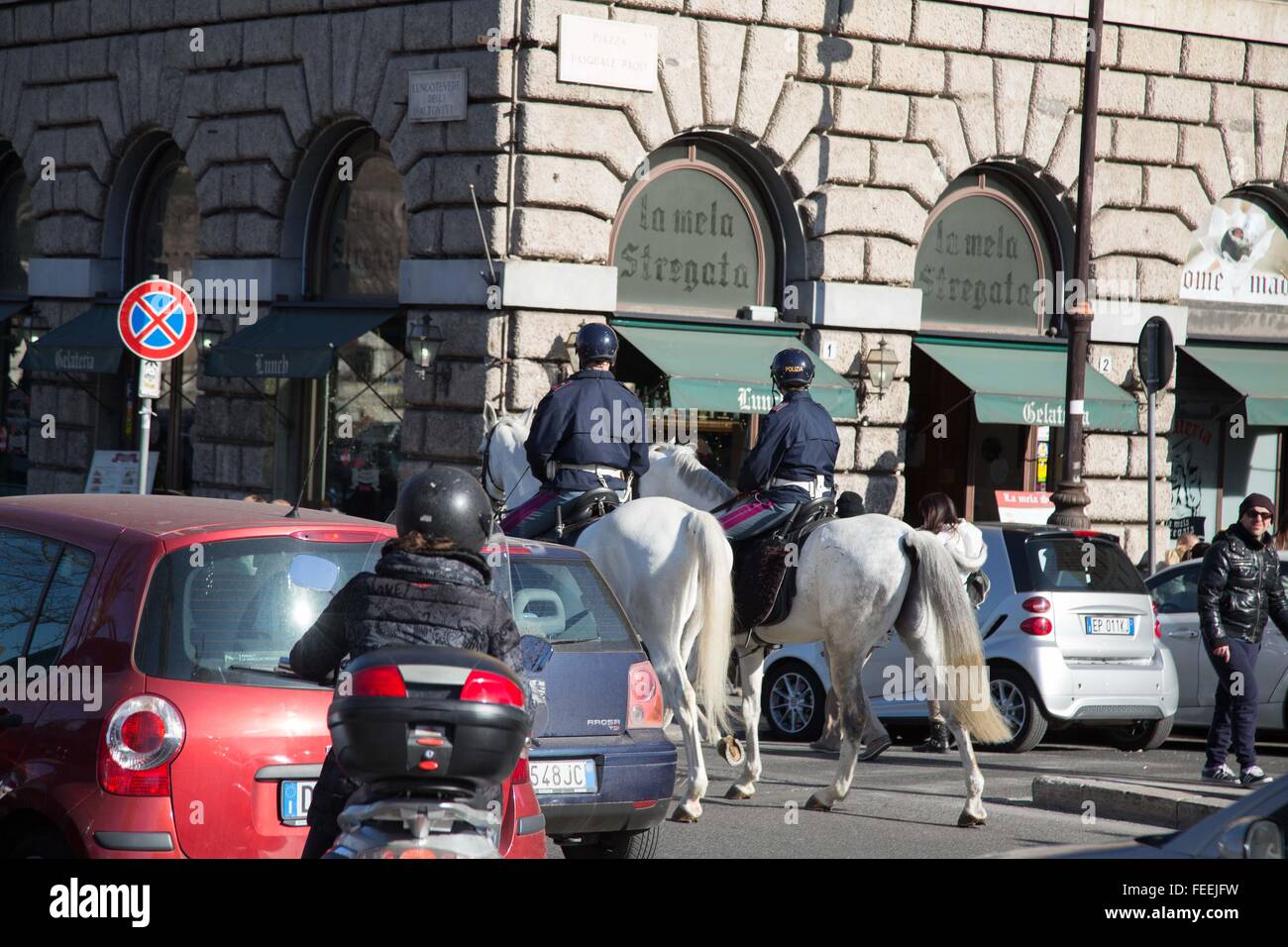 Vatikanstadt, Vatikan. 5. Februar 2016. Die Reliquie von St. Pio von Pietrelcina und die Reliquie von St. Leopold Mandic in der Kirche St. Salvatore in Lauro. Der Hl. Pio von Pietrelcina wurden in Rom von Papst Francis als Symbol für das Jubiläum der Barmherzigkeit genannt. Bildnachweis: Davide Fracassi/Pacific Press/Alamy Live-Nachrichten Stockfoto