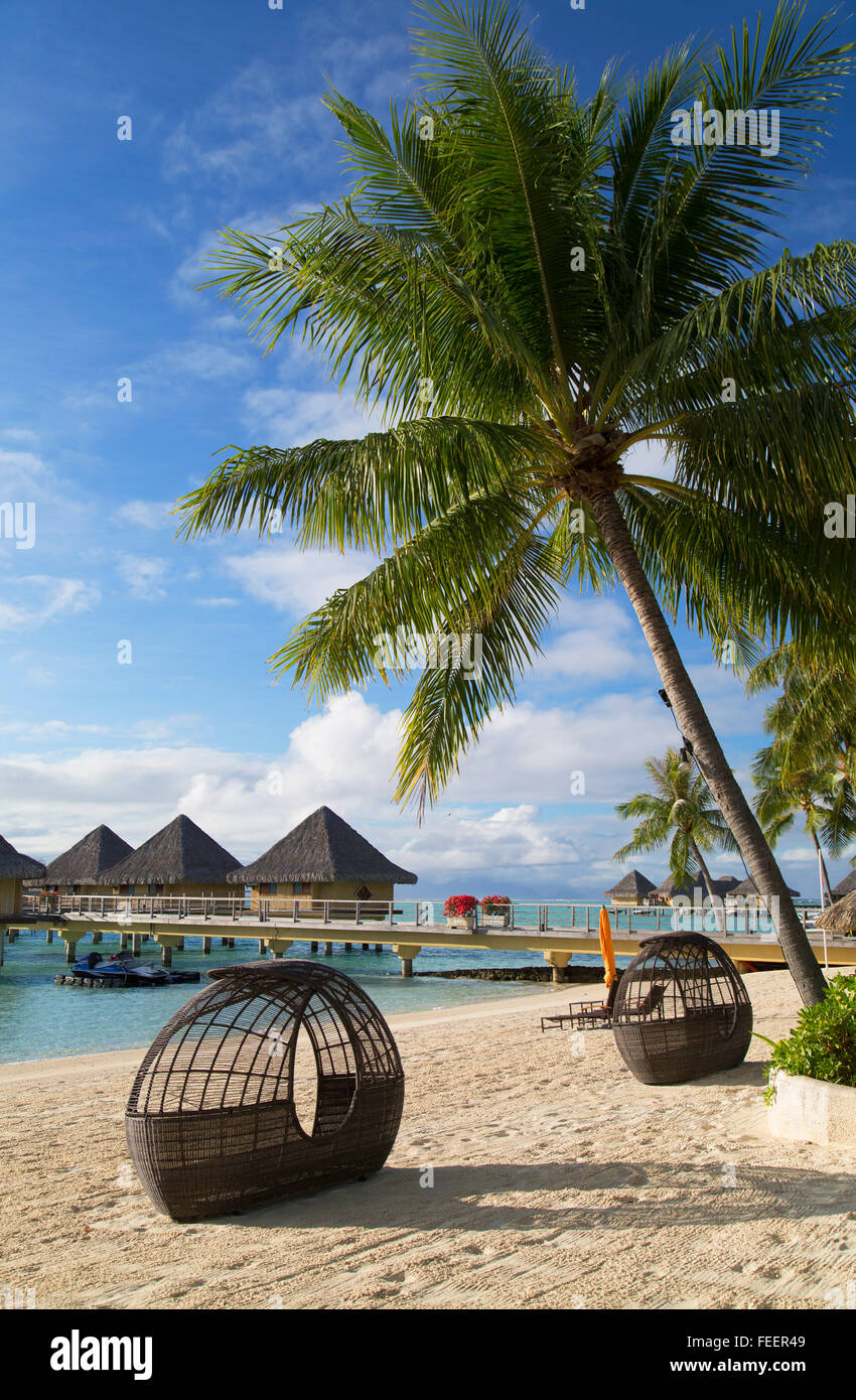 Wasserbungalows des Intercontinental Bora Bora Le Moana Resort Bora