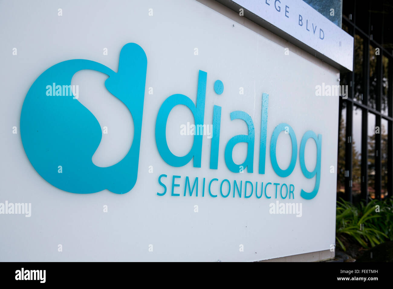 Ein Logo Zeichen außerhalb einer Einrichtung von Dialog Semiconductor in Santa Clara, Kalifornien am 23. Januar 2016 besetzt. Stockfoto