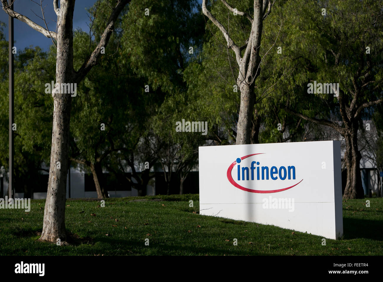 Ein Logo Zeichen außerhalb einer Einrichtung von Infineon Technologies in Morgan Hill, Kalifornien am 23. Januar 2016 besetzt. Stockfoto