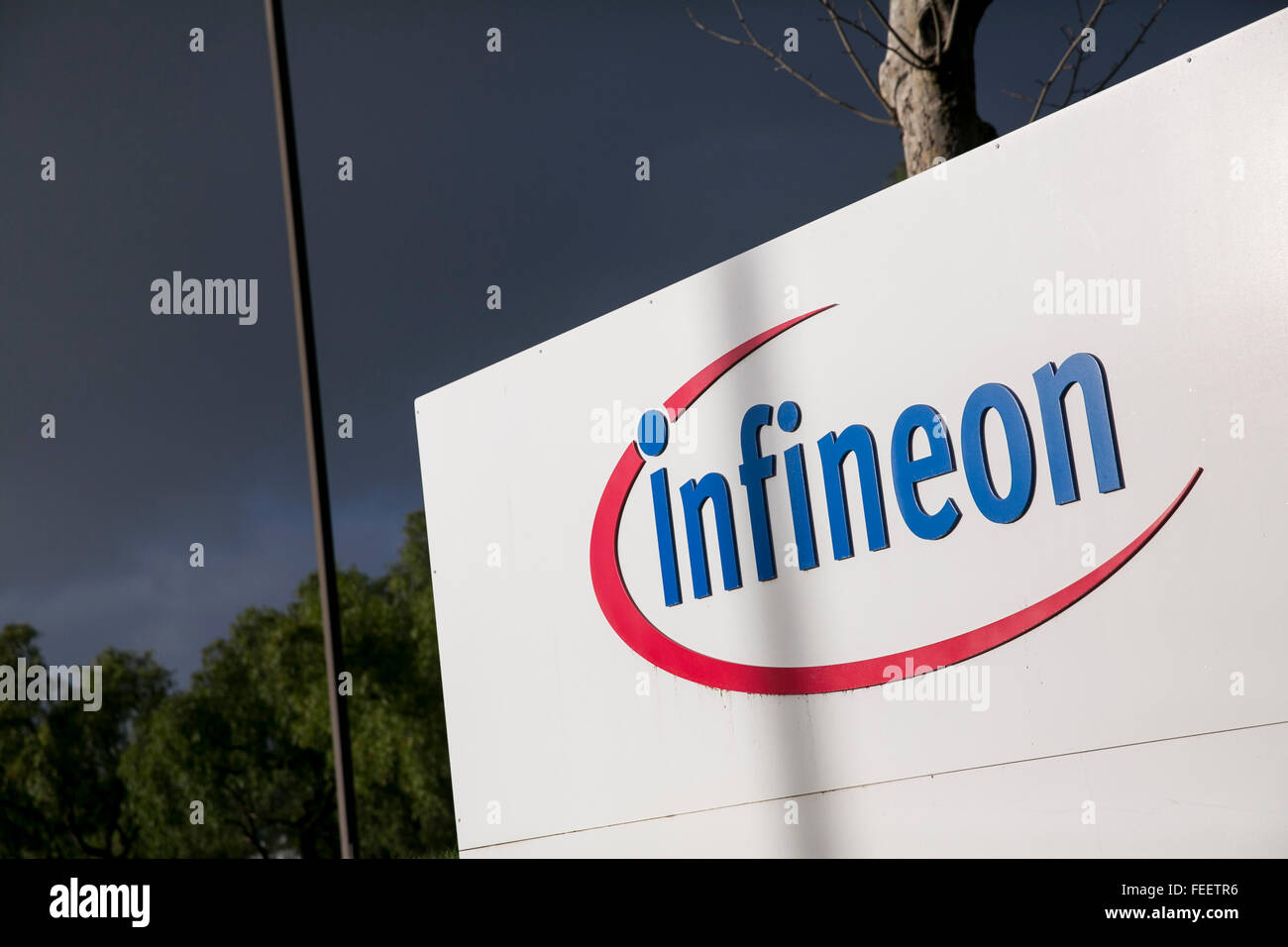 Ein Logo Zeichen außerhalb einer Einrichtung von Infineon Technologies in Morgan Hill, Kalifornien am 23. Januar 2016 besetzt. Stockfoto