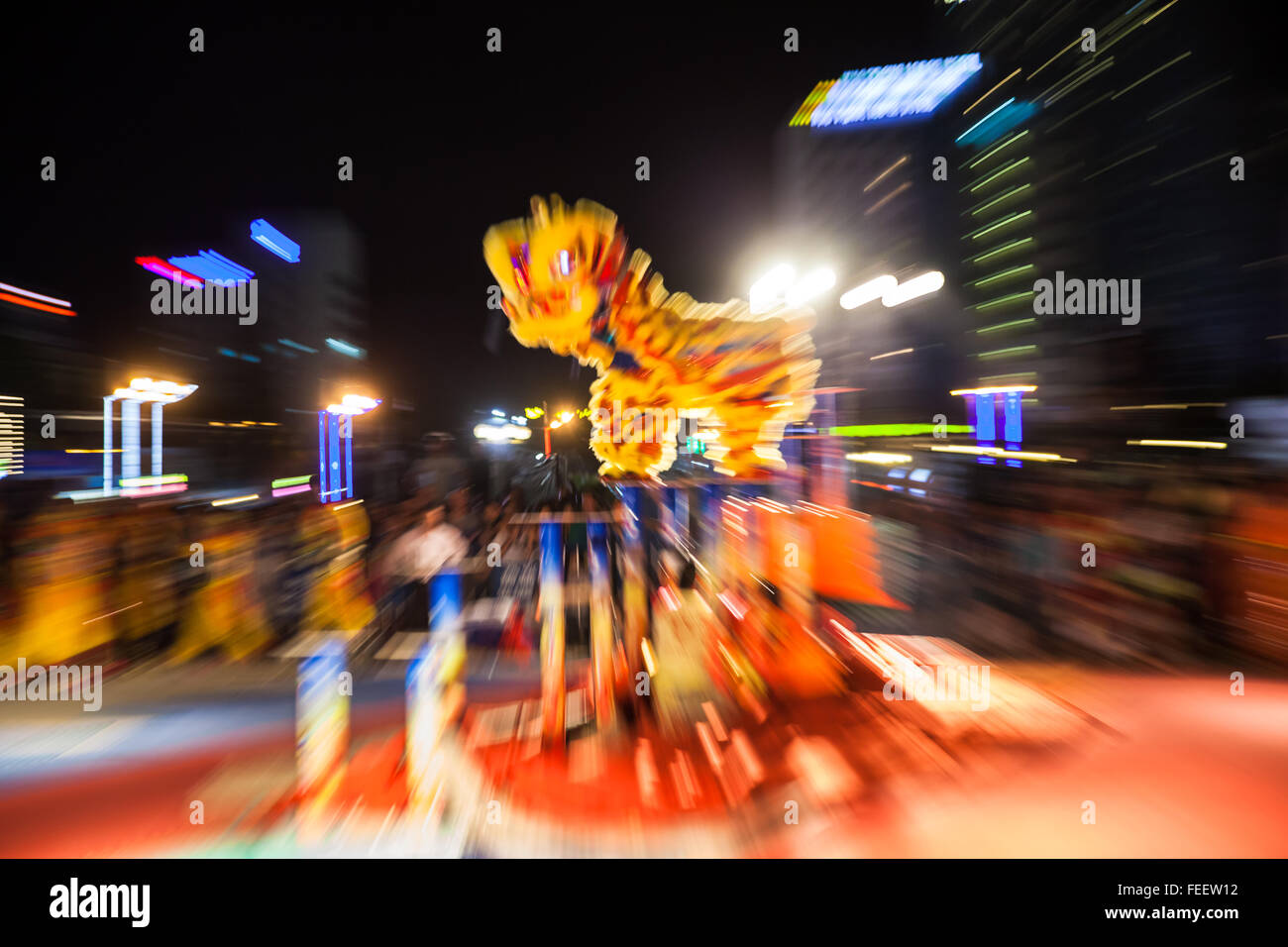 Nha Trang, Vietnam - 2. Februar 2016: Akrobaten Löwe-Tanz-Show bei Tanzwettbewerben erinnert an die Chinesen durchführen Stockfoto