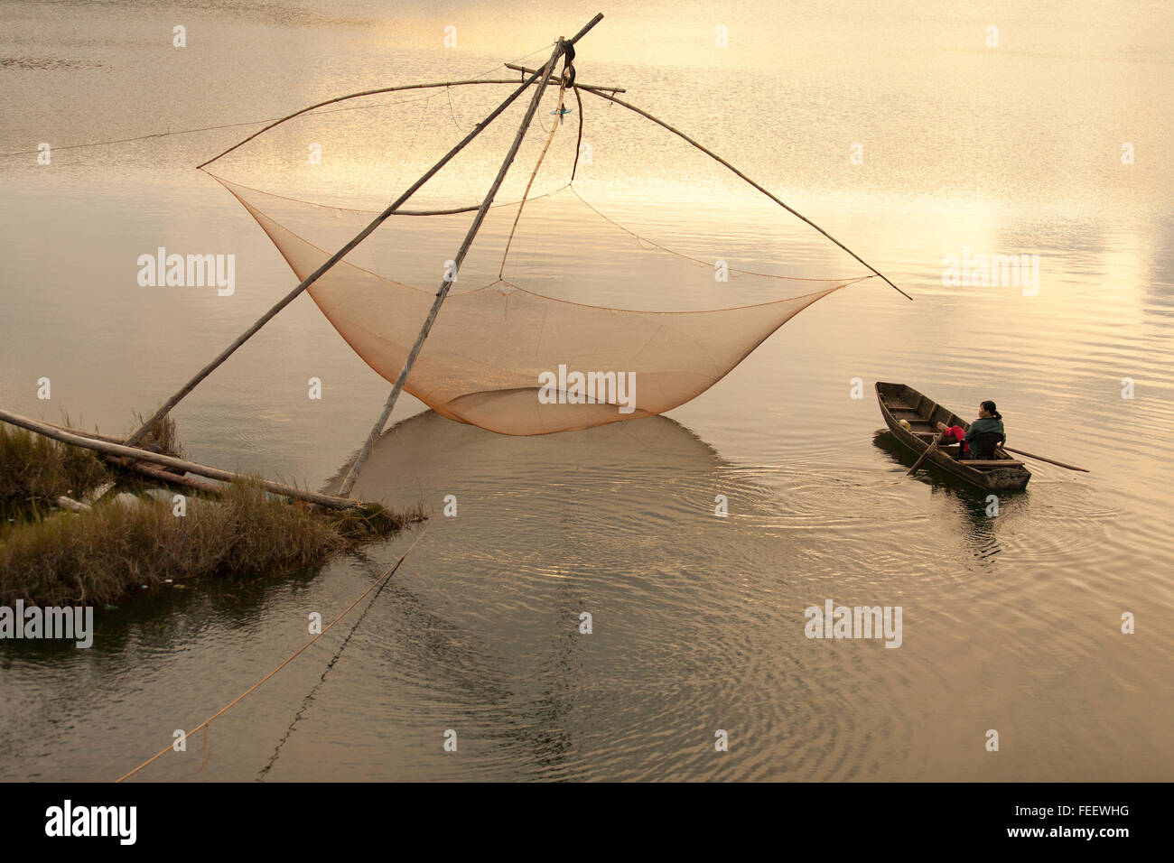 Tuyen Lam See während des Sonnenuntergangs. Der See beliebt bei Süßwasserfischen und befindet sich in Da Lat Vietnam. Stockfoto