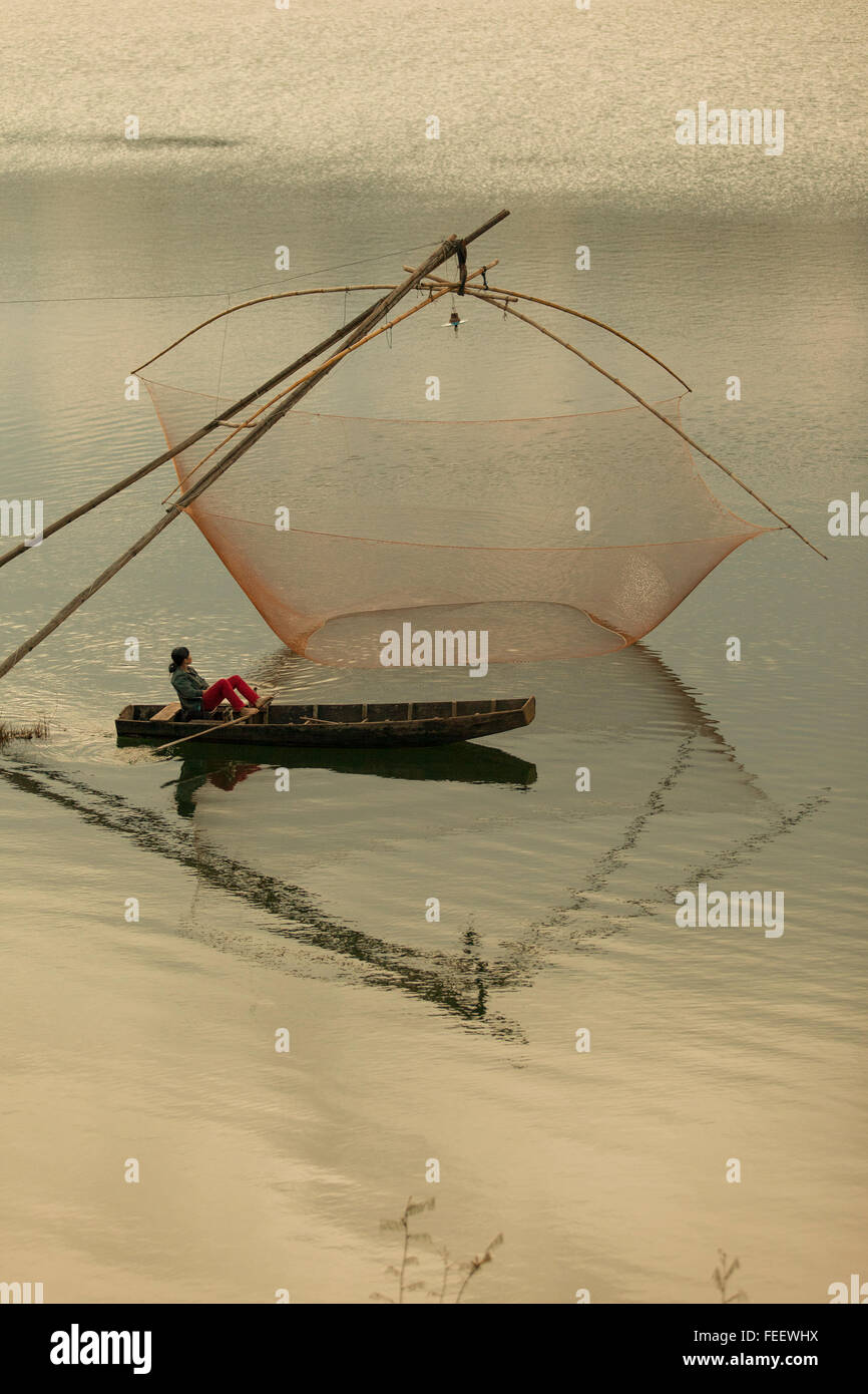 Tuyen Lam See während des Sonnenuntergangs. Der See beliebt bei Süßwasserfischen und befindet sich in Da Lat Vietnam. Stockfoto