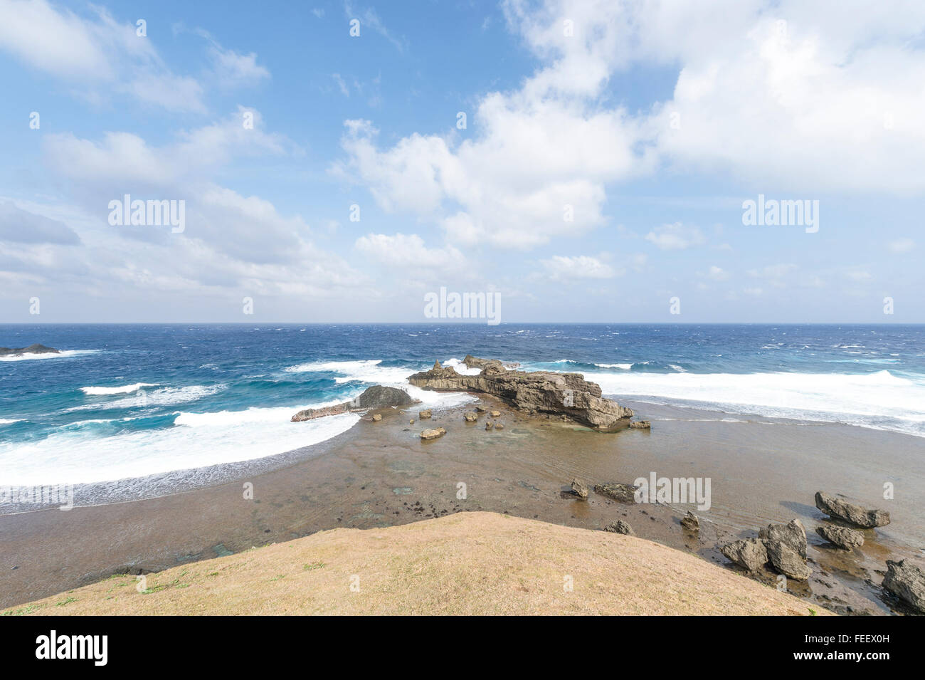 Die Schönheit der Felsformationen und Ozean bei Alapad oder Alepad Punkt in Batanes Insel, Philippinen. Stockfoto