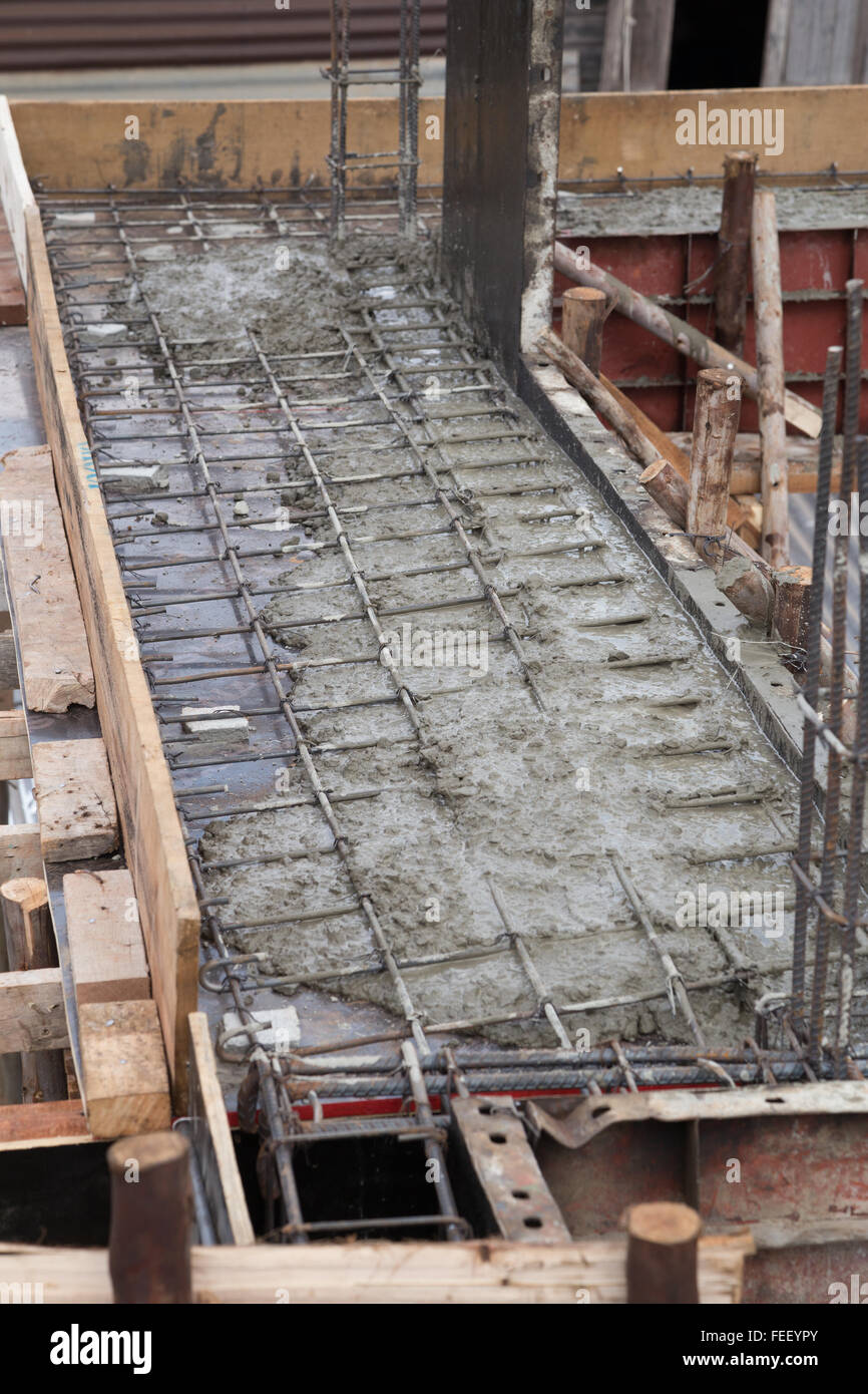 Beton gießen während der Betonarbeiten Bodenbeläge der Gebäude im Bau Stockfoto