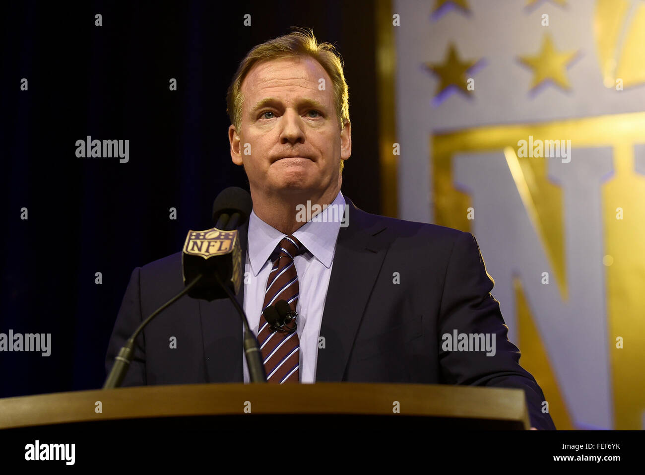 Freitag, 5. Februar 2016: NFL-Kommissar Roger Goodell spricht auf einer Pressekonferenz der Super Bowl 50 im Moscone Center in San Francisco, Kalifornien. Eric Canha/CSM Stockfoto