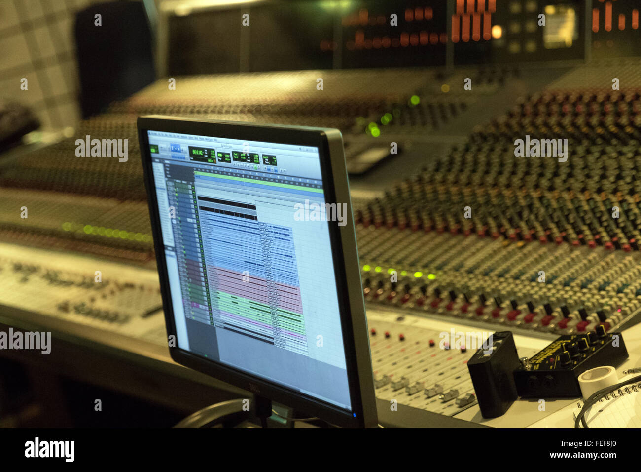 Aufnahmegeräte und das Mischpult bei Parr Street Studios in Liverpool Stockfoto