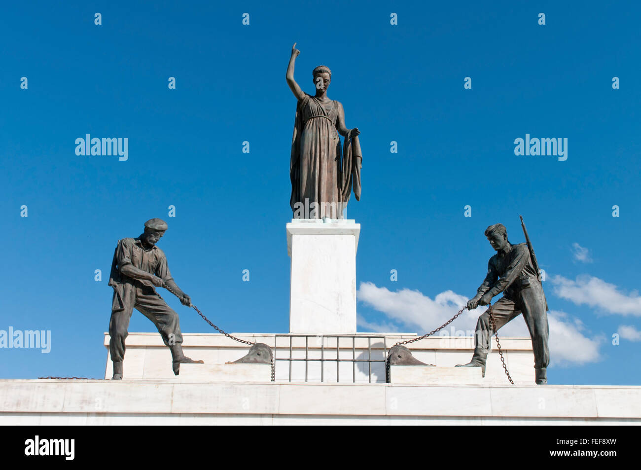 Bronzestatuen auf dem Liberty-Denkmal in der Stadt Nikosia in Zypern. Stockfoto