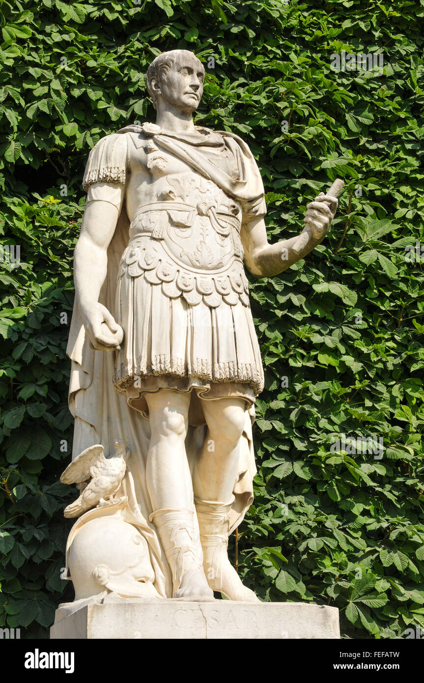 Statue von Gaius Julius Caesar, Roman Emperor, der Jardin des Tuileries, Paris, Frankreich Stockfoto