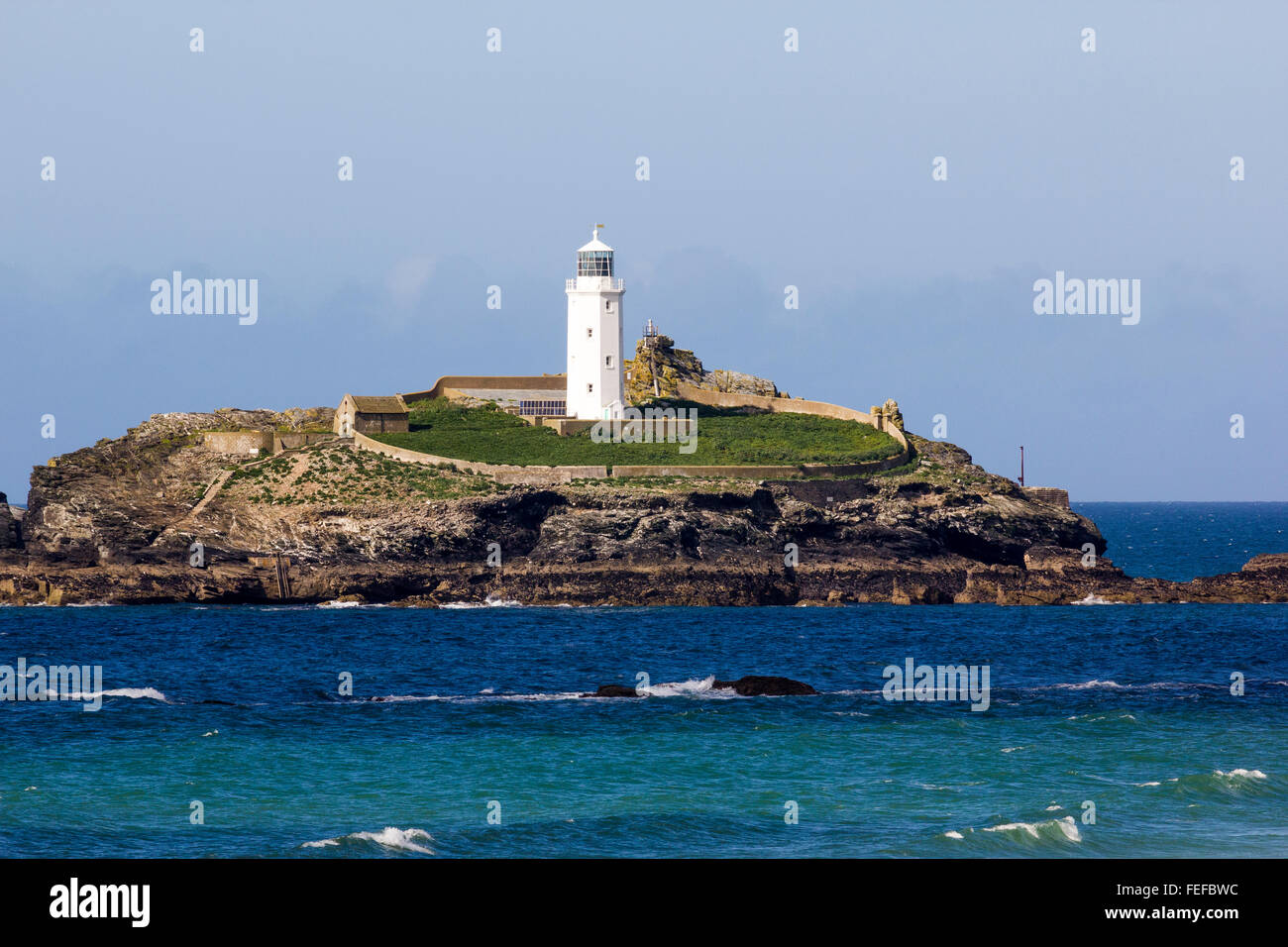 Nahaufnahme von Godrevy Leuchtturm und Insel, Cornwall. Stockfoto