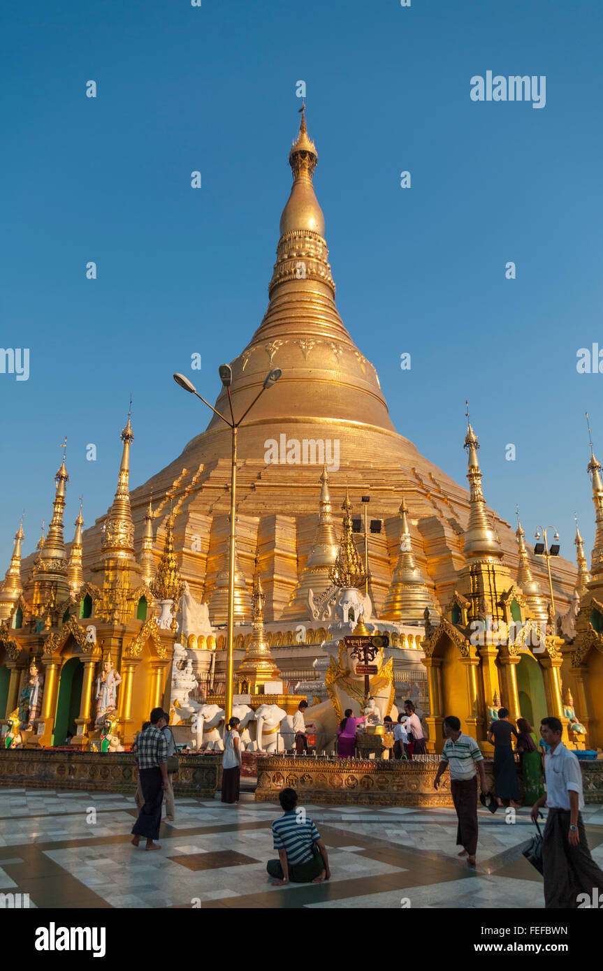 Vergoldete Hauptstupa Shwedagon Zedi Daw Pagode, auch bekannt als die Goldene Pagode oder große Dagon Pagode. Yangon, Myanmar. Stockfoto