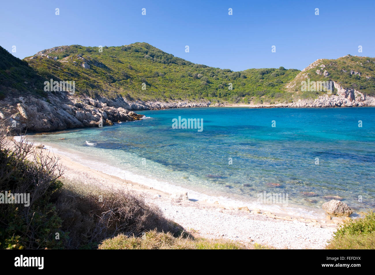 Afionas, Korfu, Ionische Inseln, Griechenland. Blick über die malerische Bucht bei Porto Timoni, in der Nähe von Kap Arilla. Stockfoto