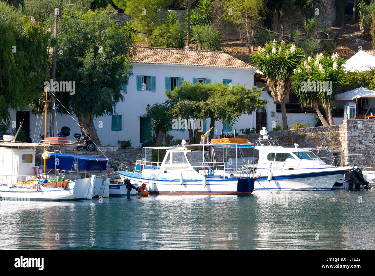 Kringels, Korfu, Ionische Inseln, Griechenland. Blick über den geschützten Hafen. Stockfoto
