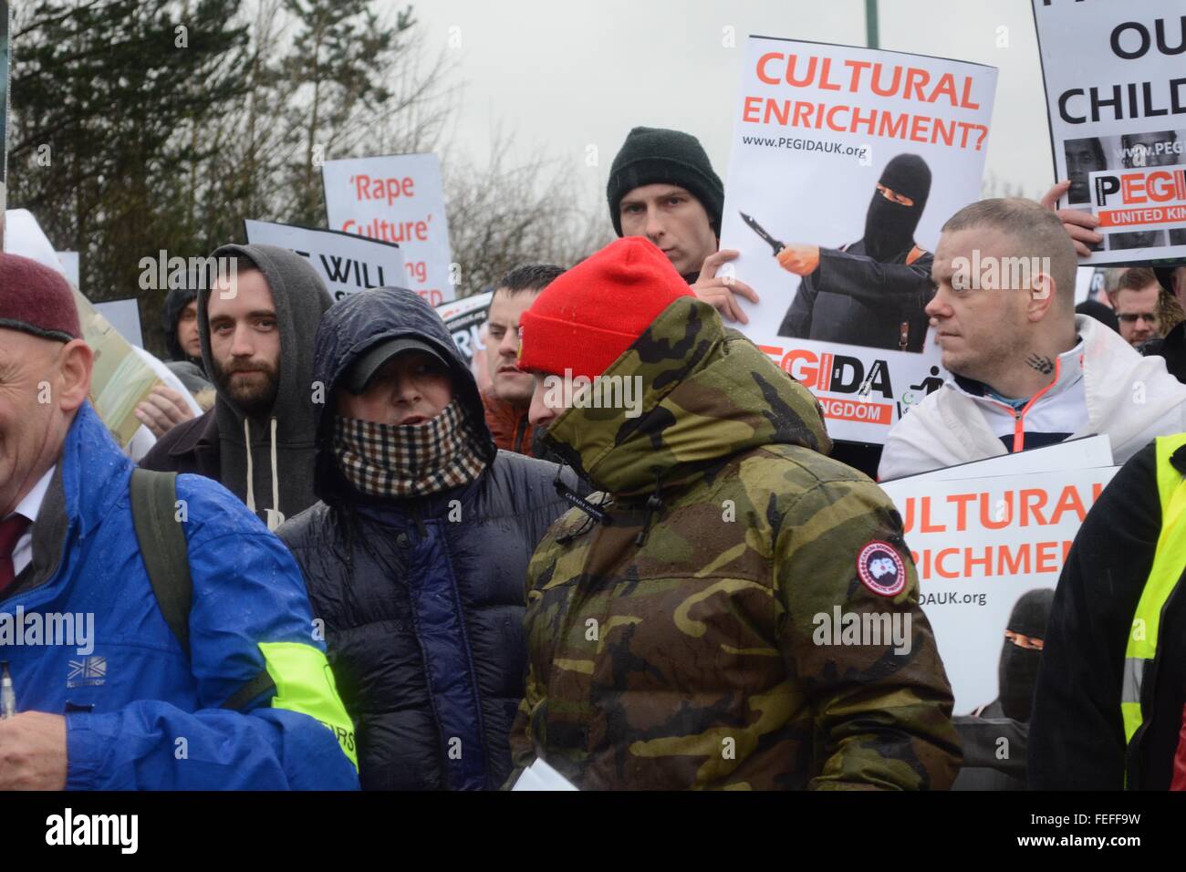 Birmingham, Vereinigtes Königreich. 6. Februar 2016. Demonstranten in Gesichtsmasken trotz einer klaren anfordern von Veranstaltern, nicht tragen. Bildnachweis: Marc Ward/Alamy Live-Nachrichten Stockfoto