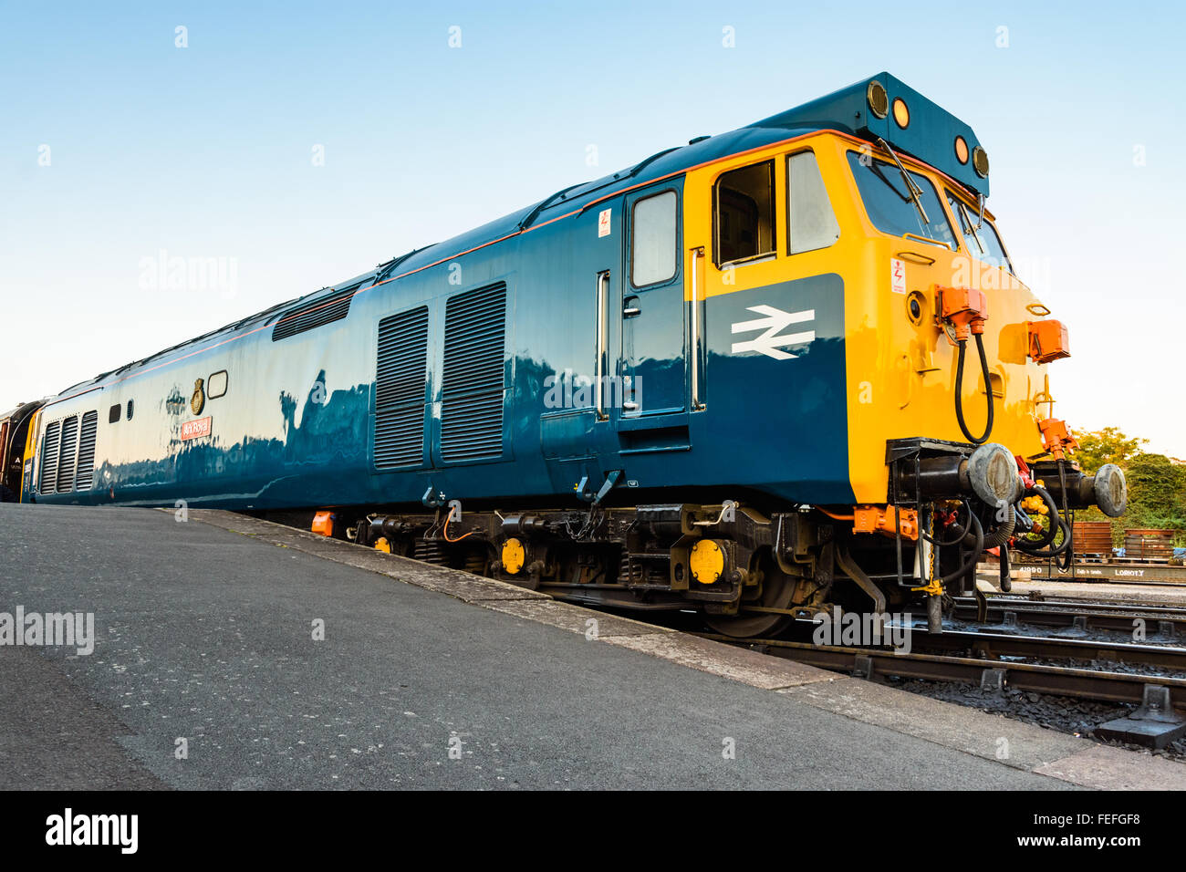 Baureihe 50 Diesel Lok-50035 in Kidderminster Station auf der Severn Valley Railway Stockfoto