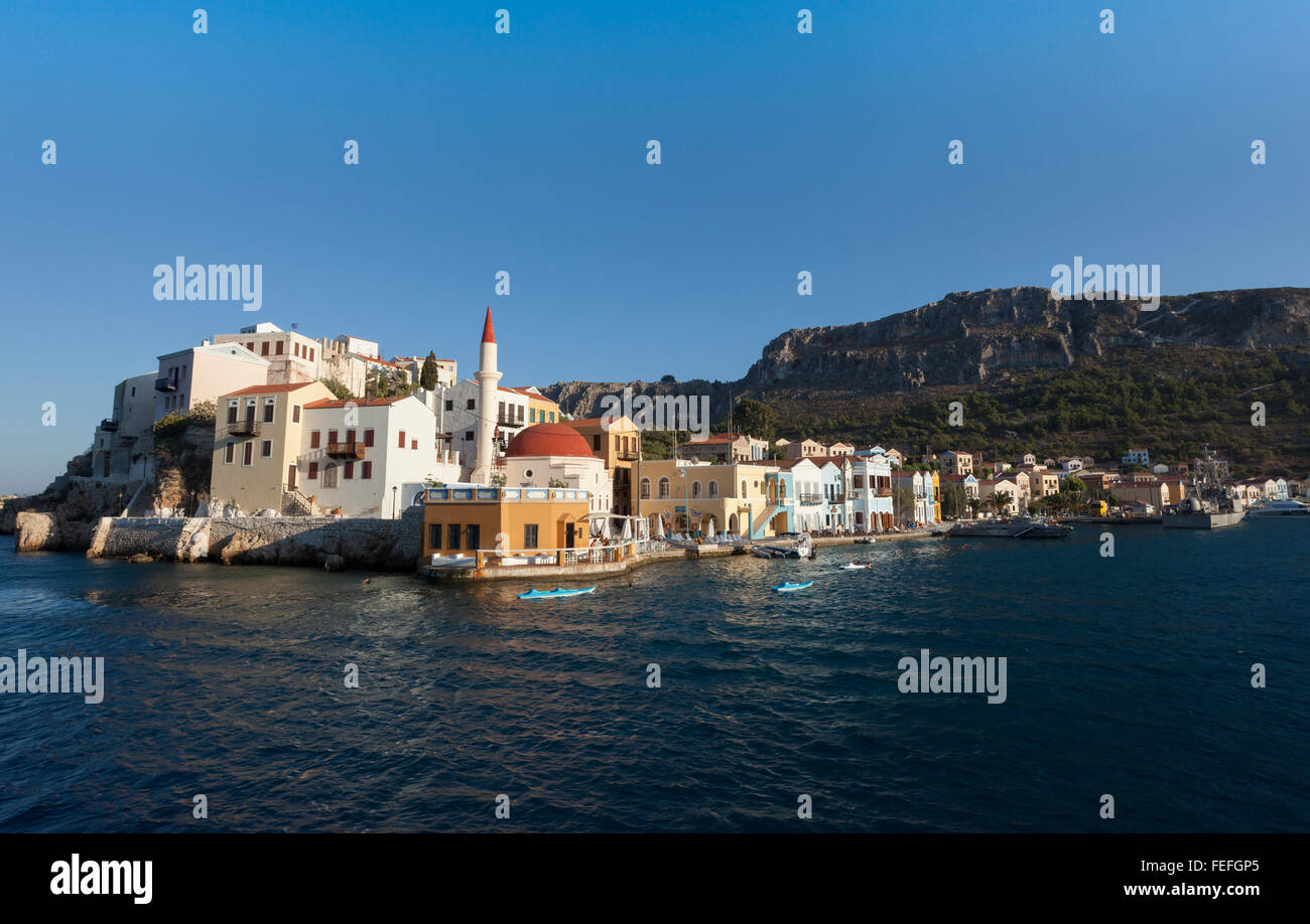 Kastellorizo ist eine kleine griechische Insel in der südlichen Ägäis in Griechenland. Es hat einen kleinen Flughafen und ist ein beliebter Tagesausflug von Kas Stockfoto