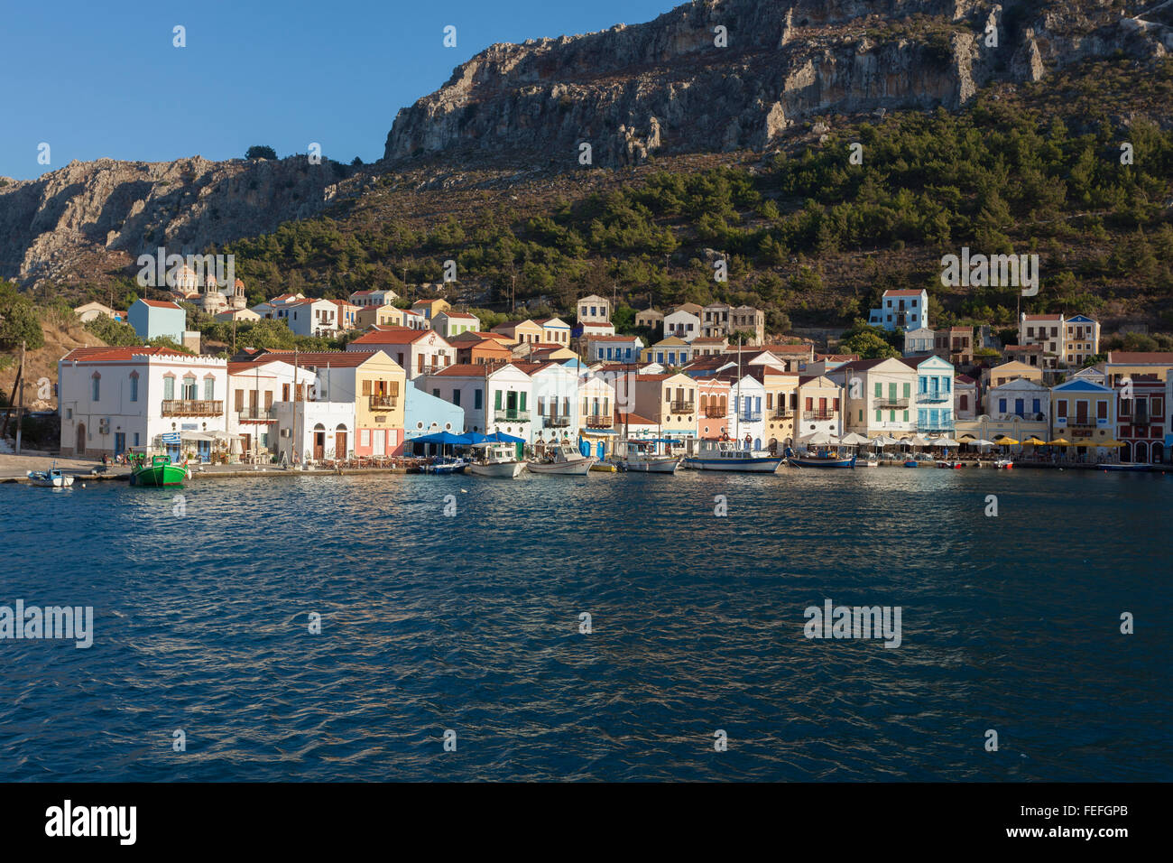 Kastellorizo ist eine kleine griechische Insel in der südlichen Ägäis in Griechenland. Es hat einen kleinen Flughafen und ist ein beliebter Tagesausflug von Kas Stockfoto