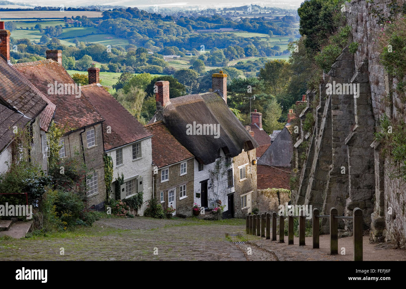 Gold Hill, Shaftesbury, Dorset, England, Vereinigtes Königreich. Schauplatz des berühmten Hovis Brot Anzeige Stockfoto