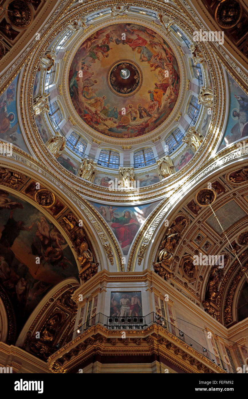 Decke und Kuppel mit St. Isaaks Kathedrale, Sankt Petersburg, Russland. Stockfoto