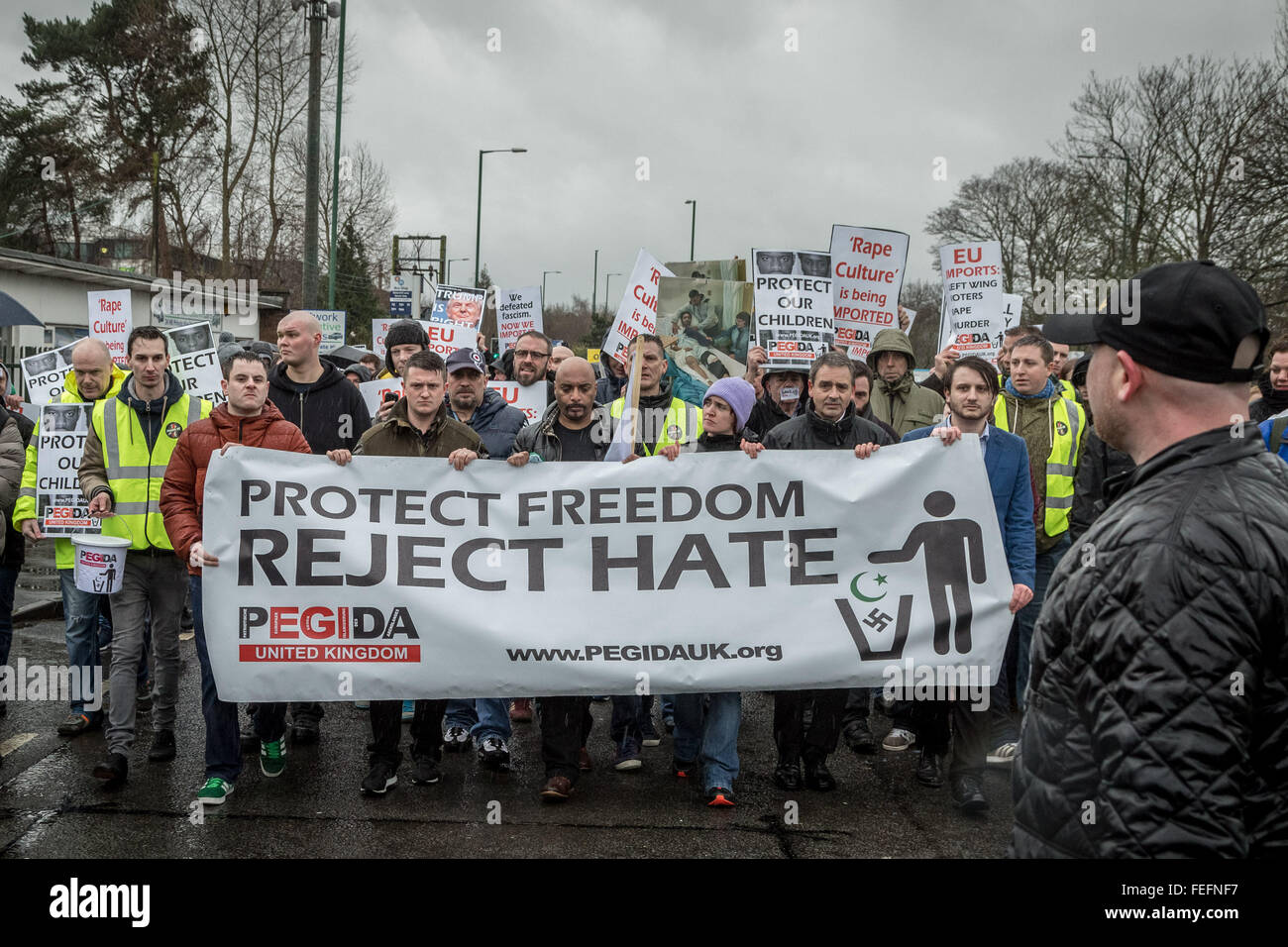 Birmingham, Vereinigtes Königreich. 6. Februar 2016. Pegida UK Anti-islamische zu protestieren, März und Rallye mit ehemaligen EDL Führer Tommy Robinson Credit: Guy Corbishley/Alamy Live News Stockfoto