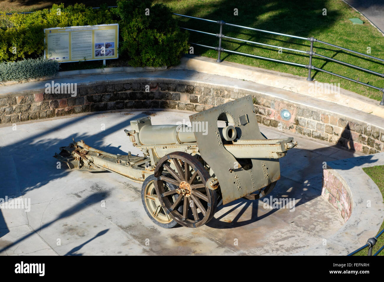 Vintage-Verteidigung-Artillerie, Schneider 155 CM 1917 Gewehr in La Bateria Park, Torremolinos, Costa Del Sol, Spanien. Stockfoto