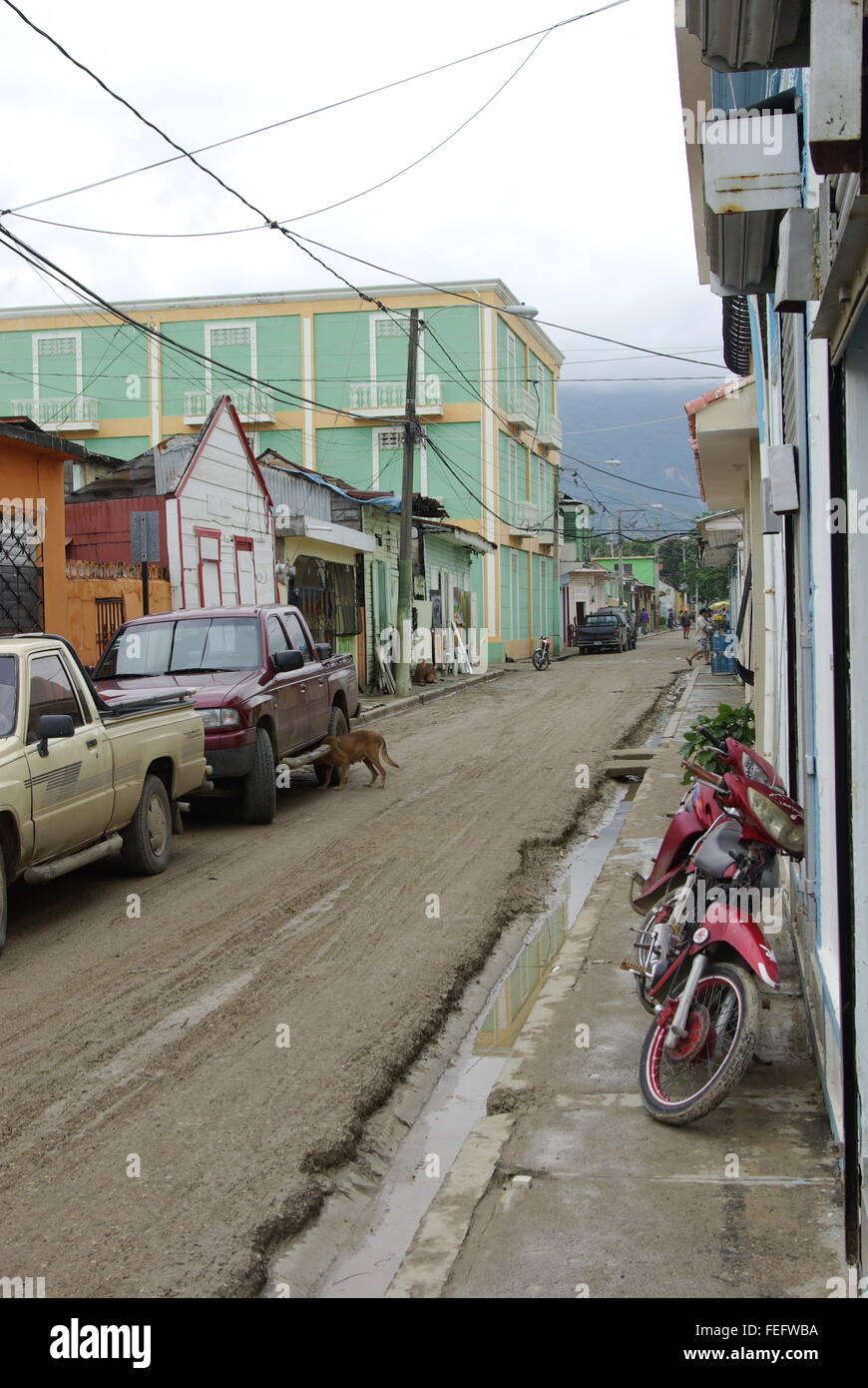 Schlamm bedeckt Ssreet kurz nach der Flut in Puerta Plata, Dominikanische Republik. Stockfoto