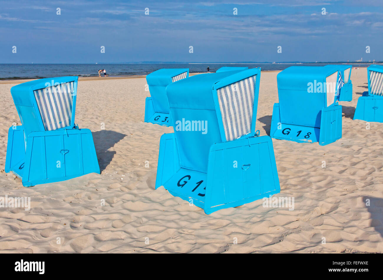 Mit Kapuze Strandkörbe (Strandkorb) an der baltischen Küste Stadt Swinoujscie, Polen Stockfoto