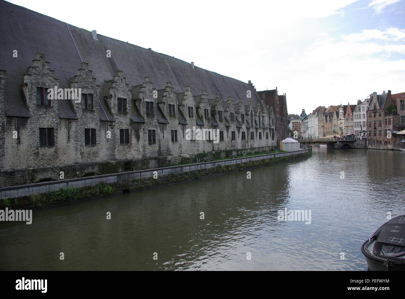 Groot Vleeshuis (Metzger Aula) und Fluss Leie, Gent, Belgien. Stockfoto