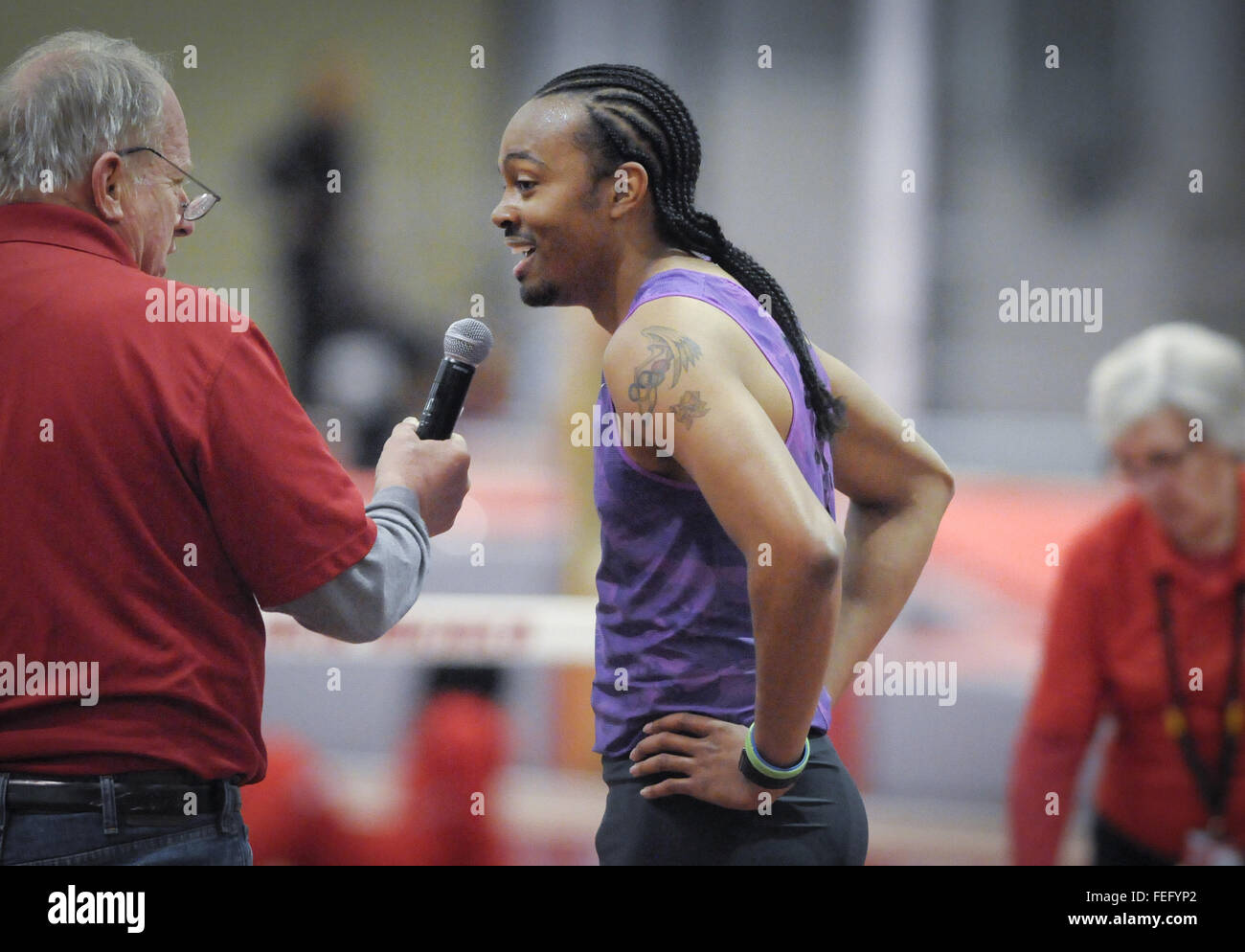 Albuquerque, NM, USA. 6. Februar 2016. 020616.Aries Merritt lächelt, als er spricht über den Gewinn der 60-Meter-Hürdenlauf, Monate nach dem Aufstehen einer Niere transplant, während am Samstag New Mexico Classic und Multis im Albuquerque Convention Center in Albuquerque, NM, 6. Februar 2016. © Marla Brose/Albuquerque Journal/ZUMA Draht/Alamy Live-Nachrichten Stockfoto