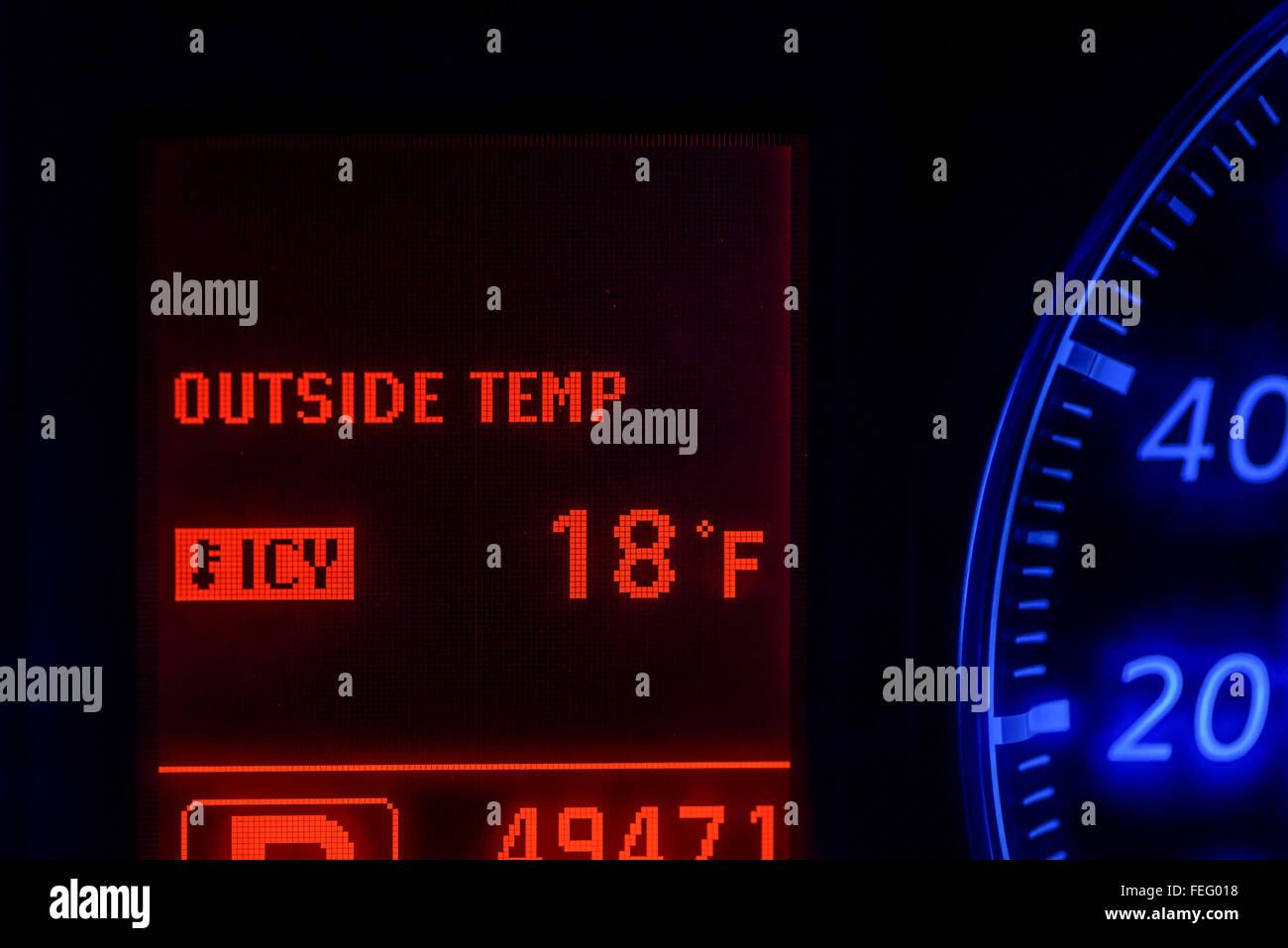 Moderne Auto Tacho zeigt sehr kalten Temperaturen Stockfoto