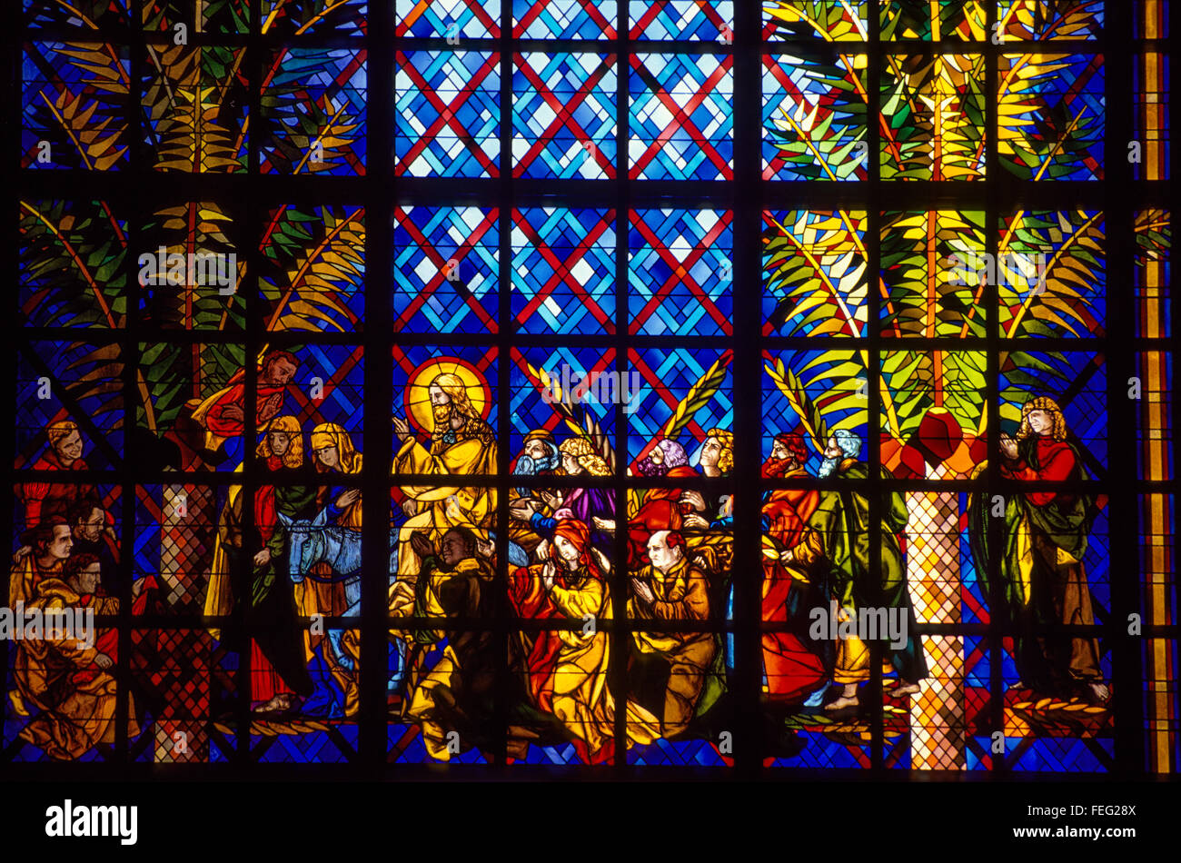 Yamoussoukro, Cote d'Ivoire, Elfenbeinküste. Glasfenster, Präsident Felix Houphouet-Boigny, kniend, unter Jesus. Stockfoto