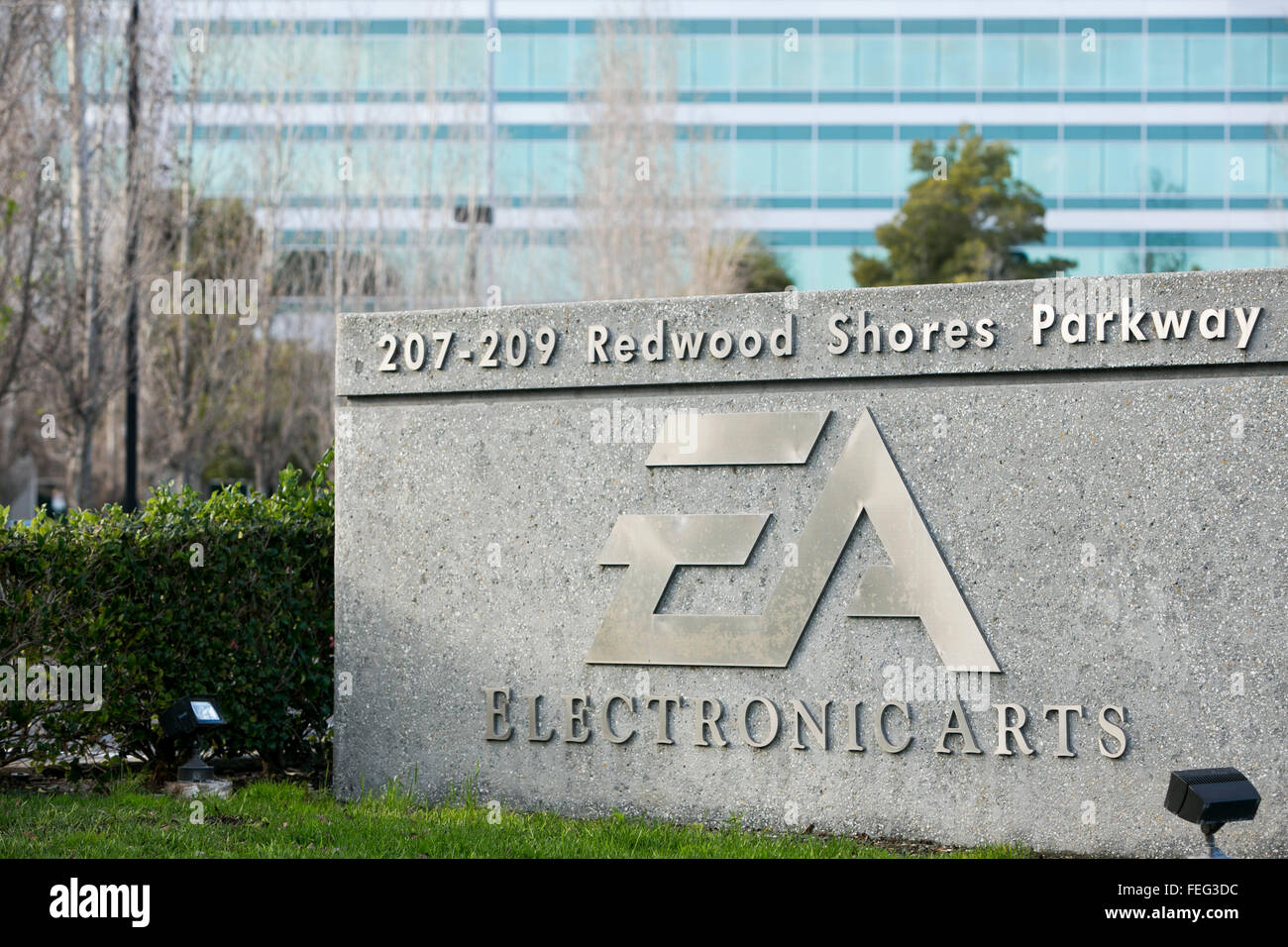 Ein Logo-Zeichen außerhalb der Hauptsitz von Electronic Arts in Redwood City, Kalifornien am 24. Januar 2016 Stockfoto