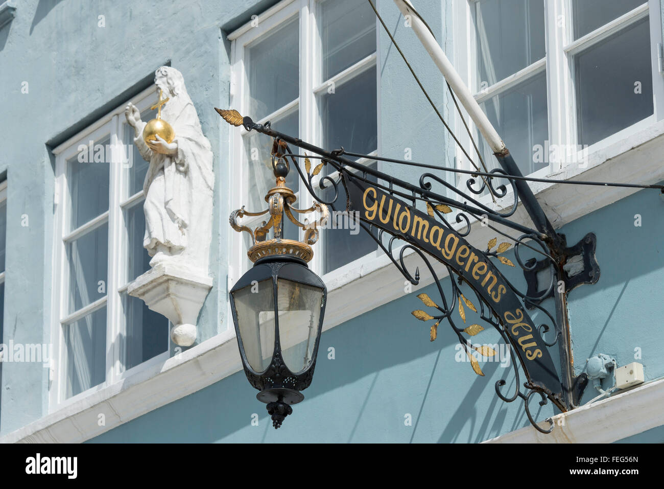 Guldmagerens Cafe antikes Lampenschild, Nyhavn, Kopenhagen (Kobenhavn), Königreich Dänemark Stockfoto