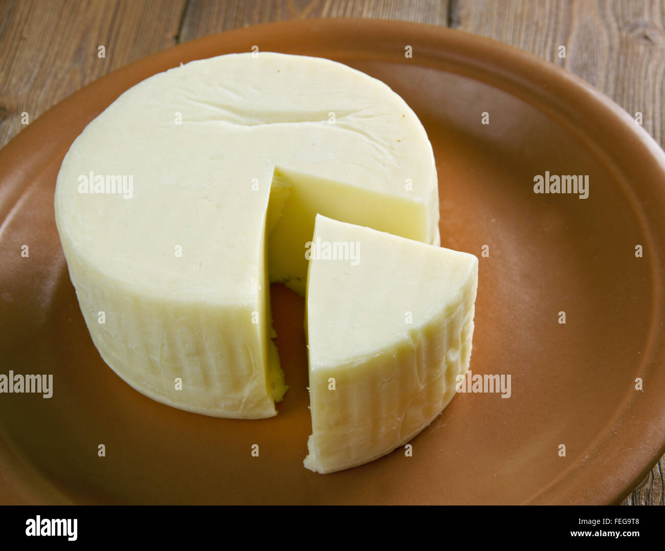 Korb-Käse ist eine Arabeske semi-Weichkäse aus Kuhmilch Milch frisch erhältlich oder trocken Stockfoto