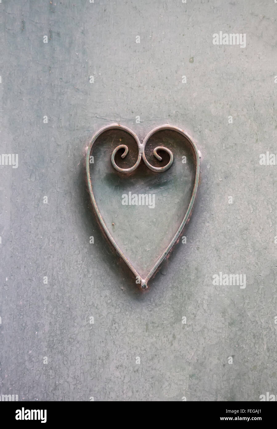 Dekorative Herzen aus Eisen Stockfoto