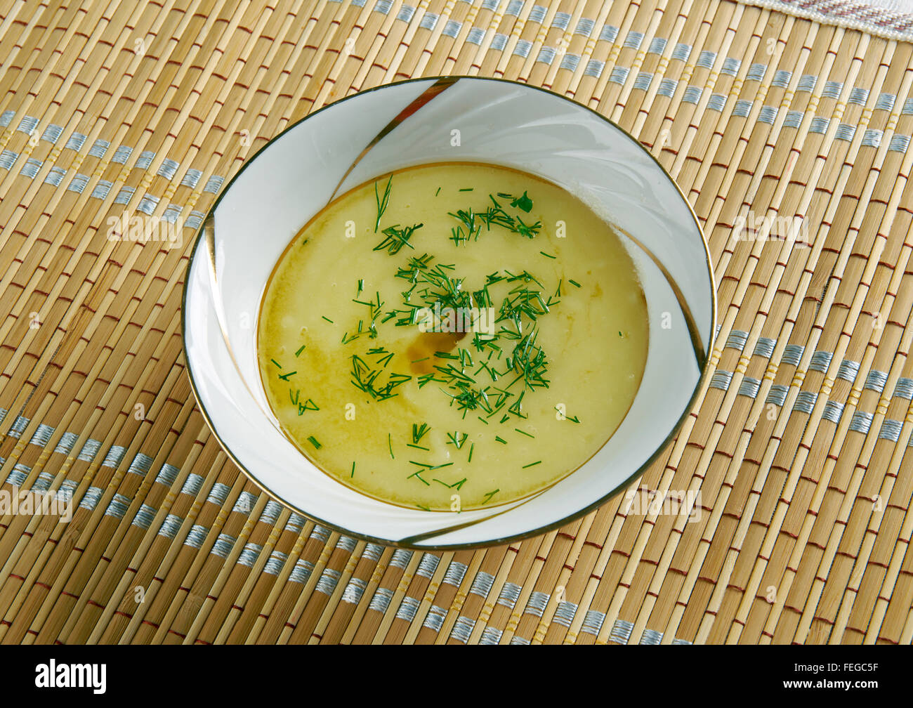 Skordalia - in der griechischen Küche, durch die Kombination von zerdrückten Knoblauch mit Püree aus Kartoffeln, Walnüsse, Mandeln, Stockfoto