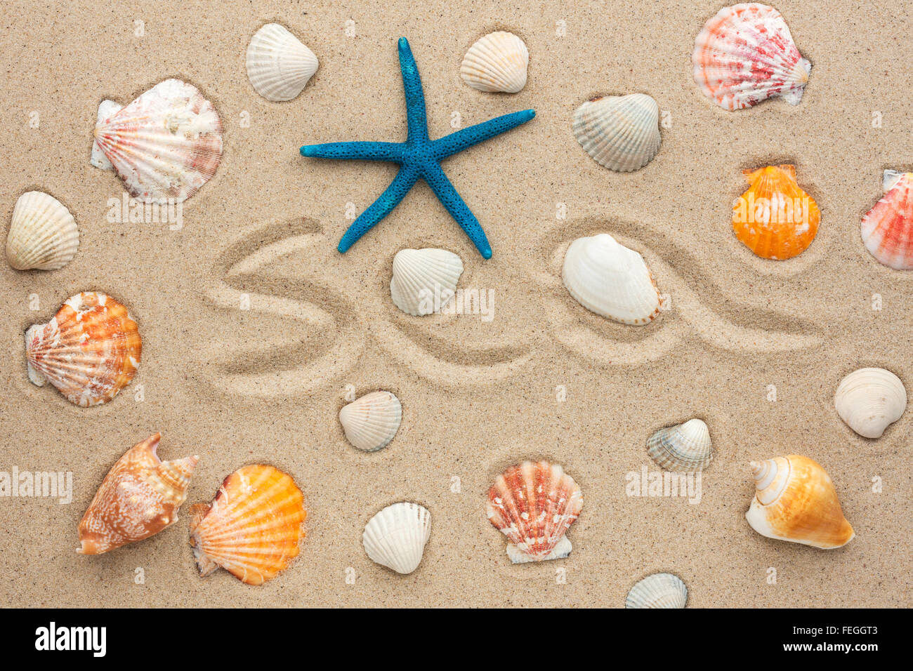 Das Wort Meer geschrieben auf dem Sand, kann als Hintergrund verwendet werden Stockfoto