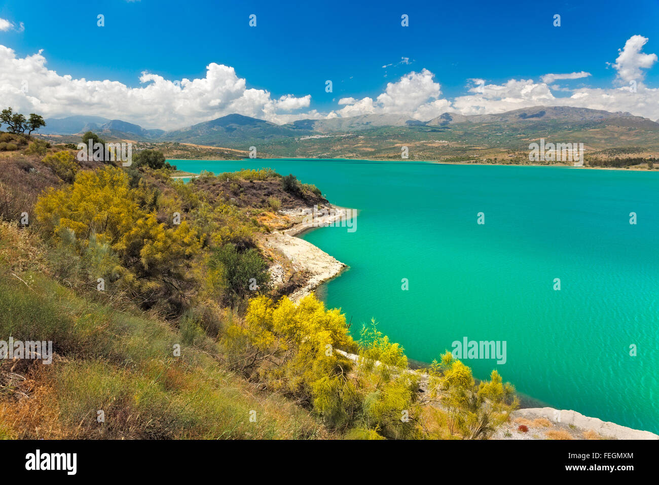 Vinuela See an einem sonnigen Tag, Andalusien, Spanien Stockfoto