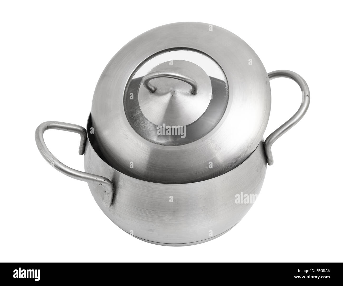 Edelstahl Saucepot mit Deckel. Topf-Sauce. Isoliert auf weißem Hintergrund. Stockfoto