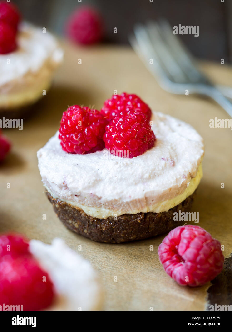 Vegane Mini drei Farben "Käsekuchen" vorgenommen von Cashew-Nüssen ... Vegane Mini drei Farben "Käsekuchen" vorgenommen von Cashew-Nüssen ...