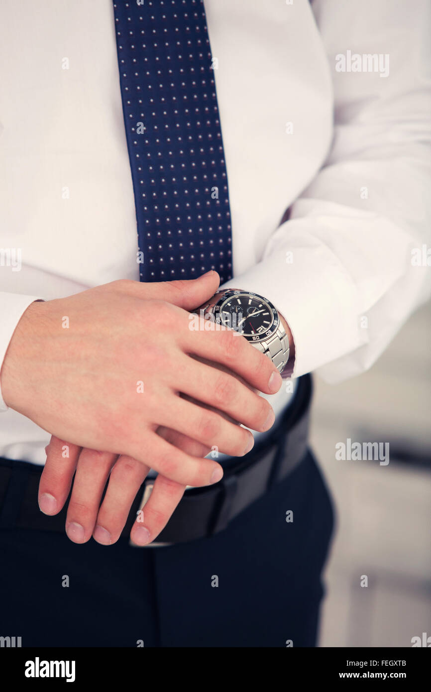 stilvolle Uhr auf eine Hand auf den Mann Stockfoto