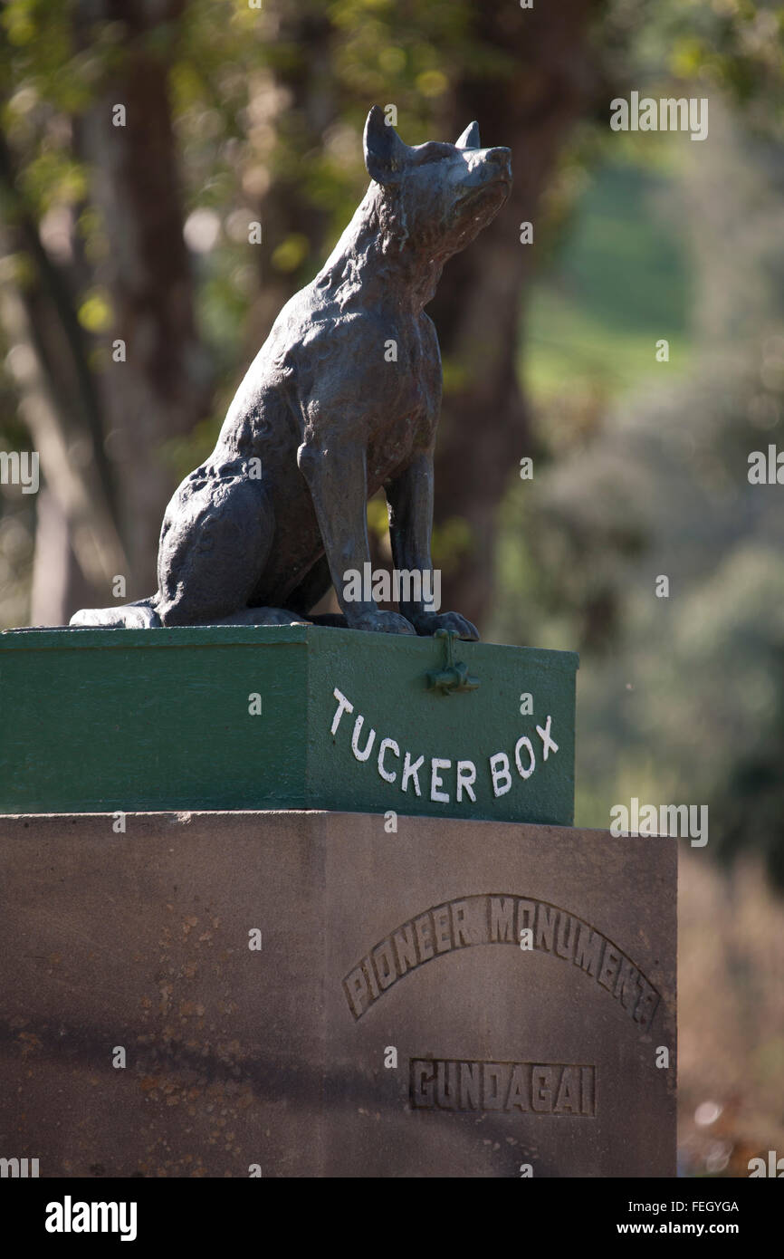 Statue des Hundes auf Tuckerbox bei Schlange Gully, fünf Meilen von Gundagai NSW Australia Stockfoto