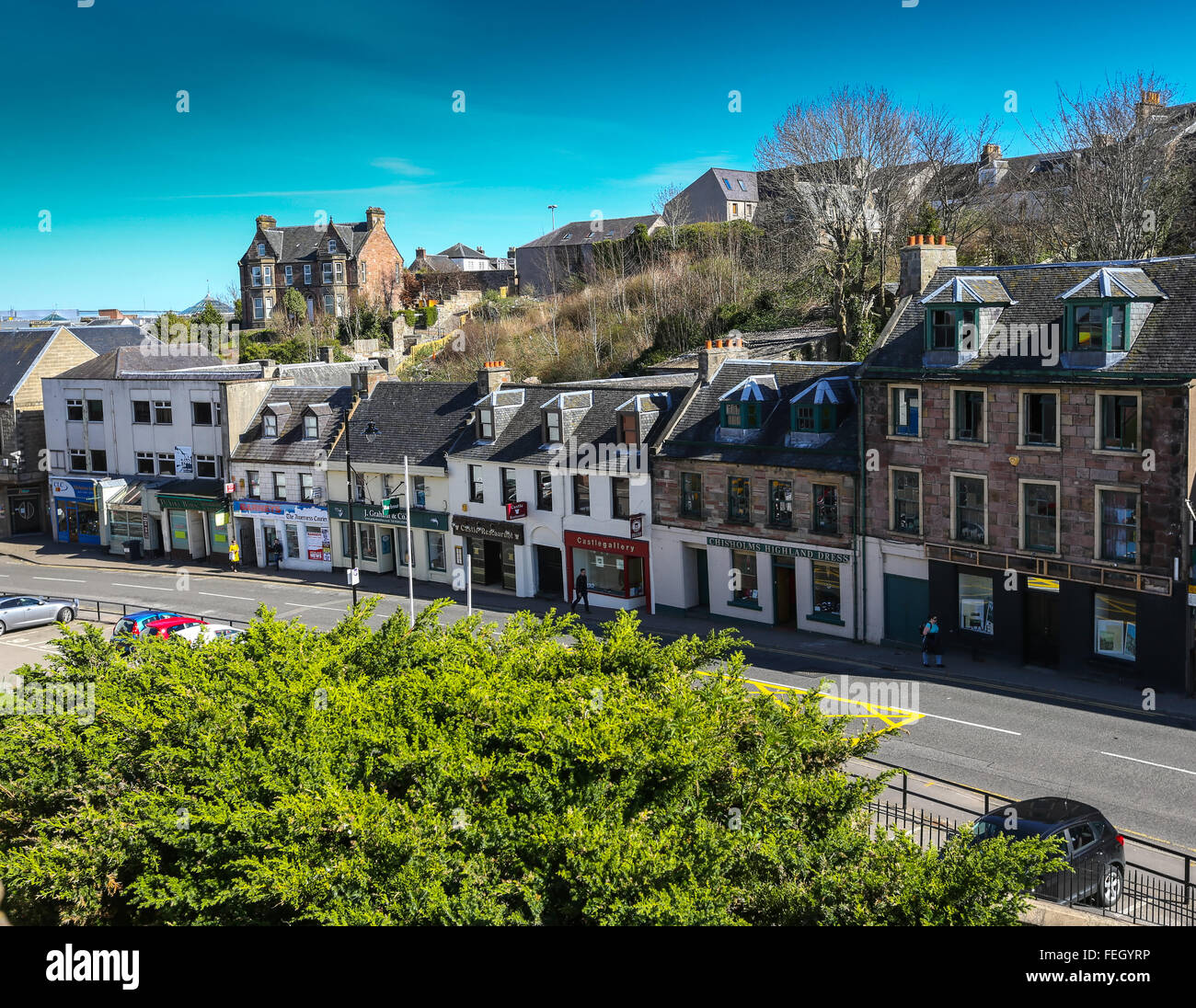 Läden und Geschäfte in der Kaste Street im Zentrum der Stadt Inverness in den Highlands von Schottland, UK Stockfoto